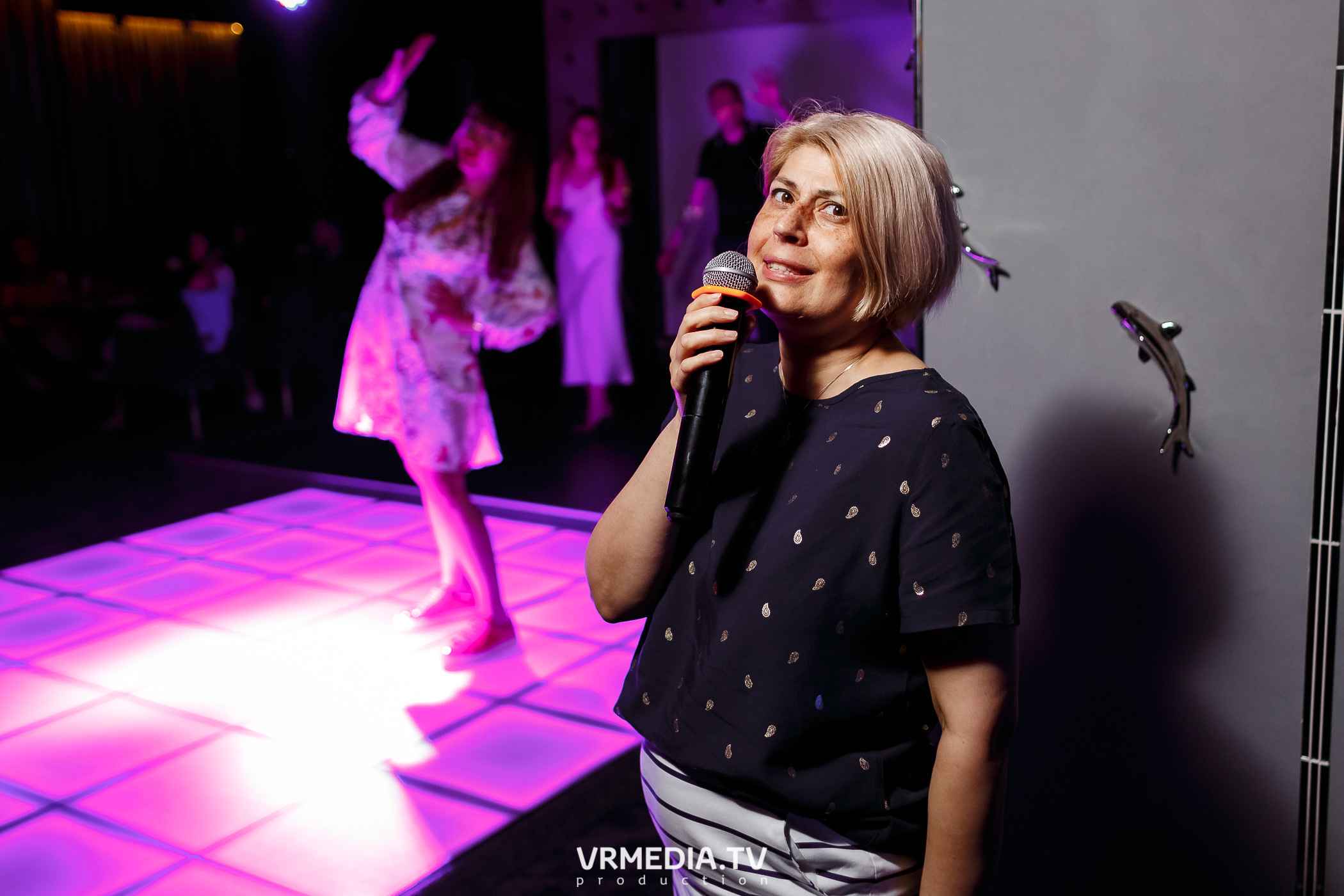 Золотая пятница. Вечеринка 90х в караоке-баре «Volna»