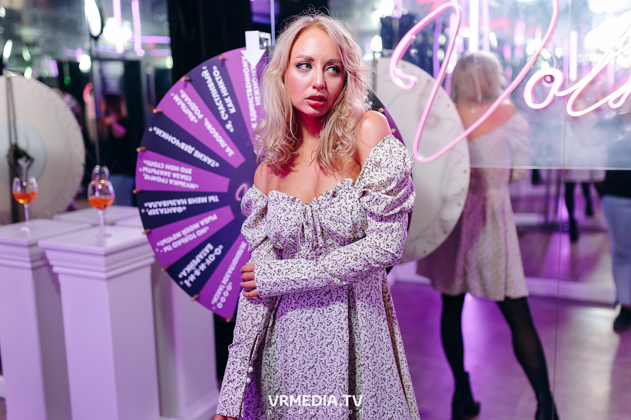 Колесо фортуны в караоке-баре «Volna»