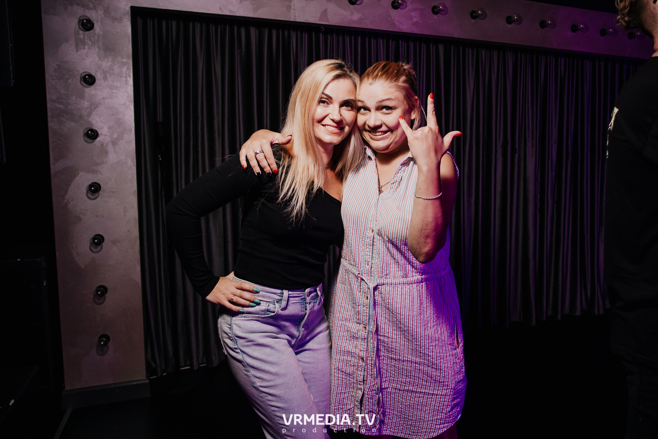 Русский рок в караоке-баре «Volna»