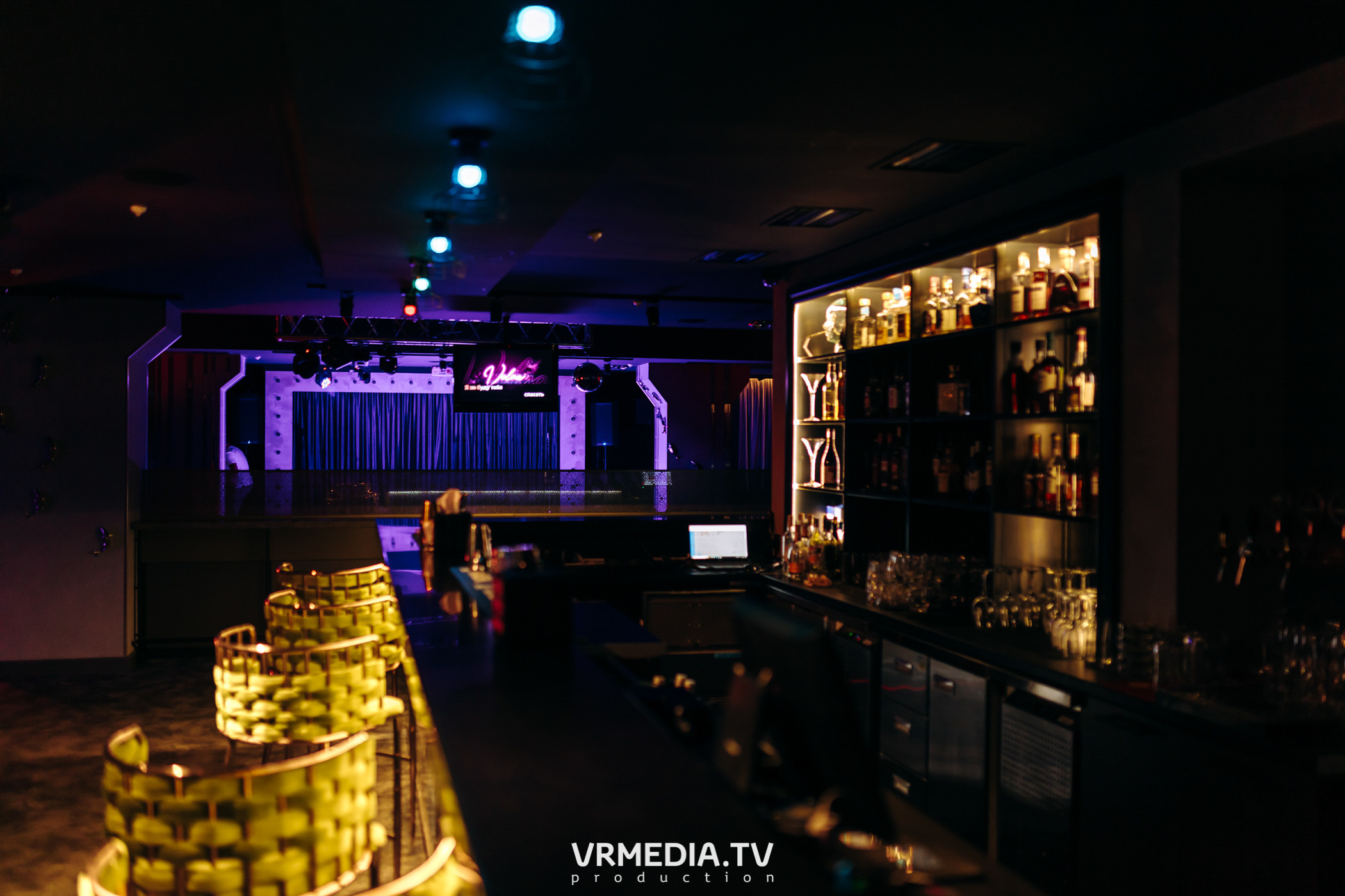 Love is… в караоке-баре «Volna»