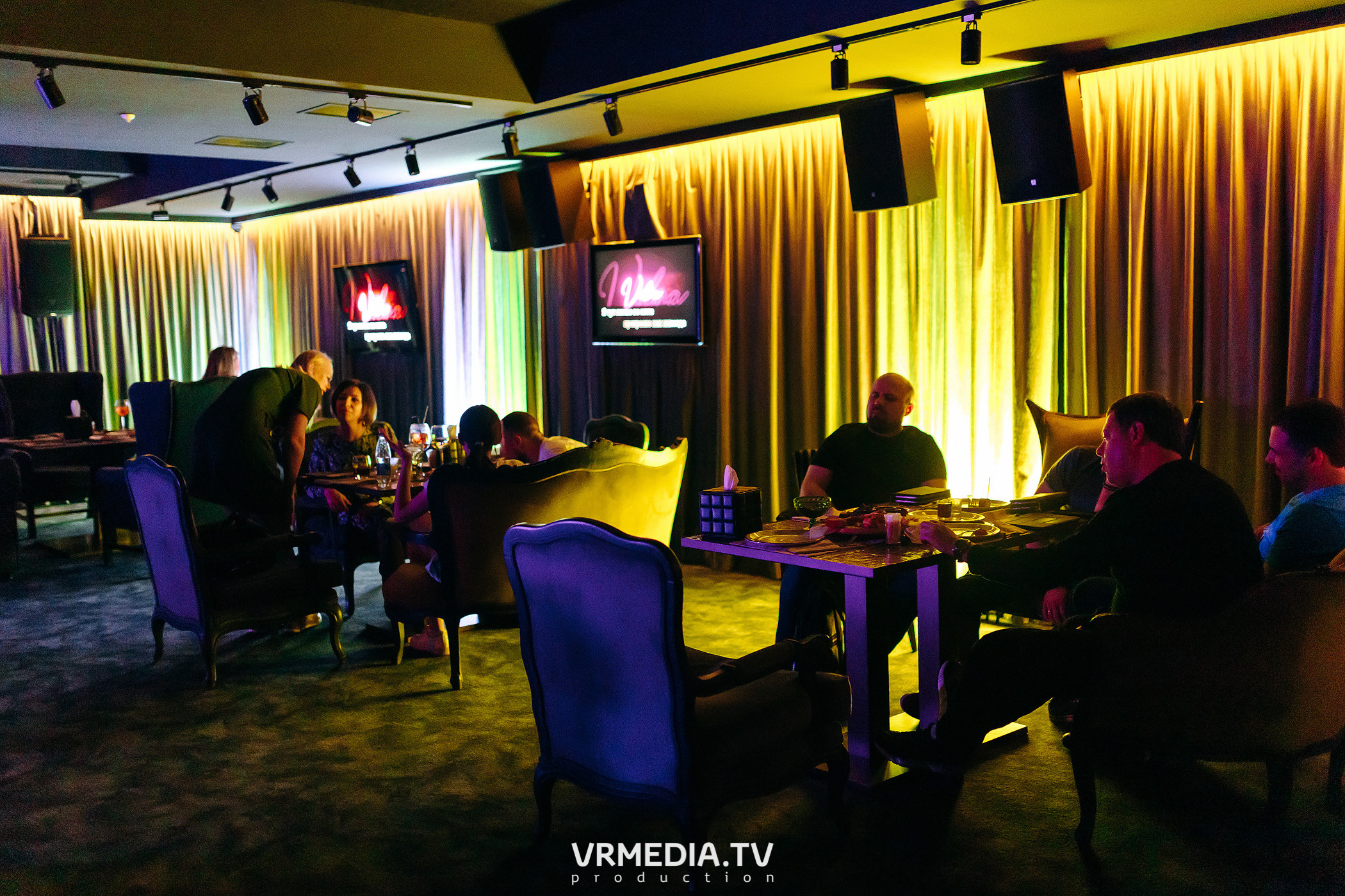 Колесо фортуны в караоке-баре «Volna»