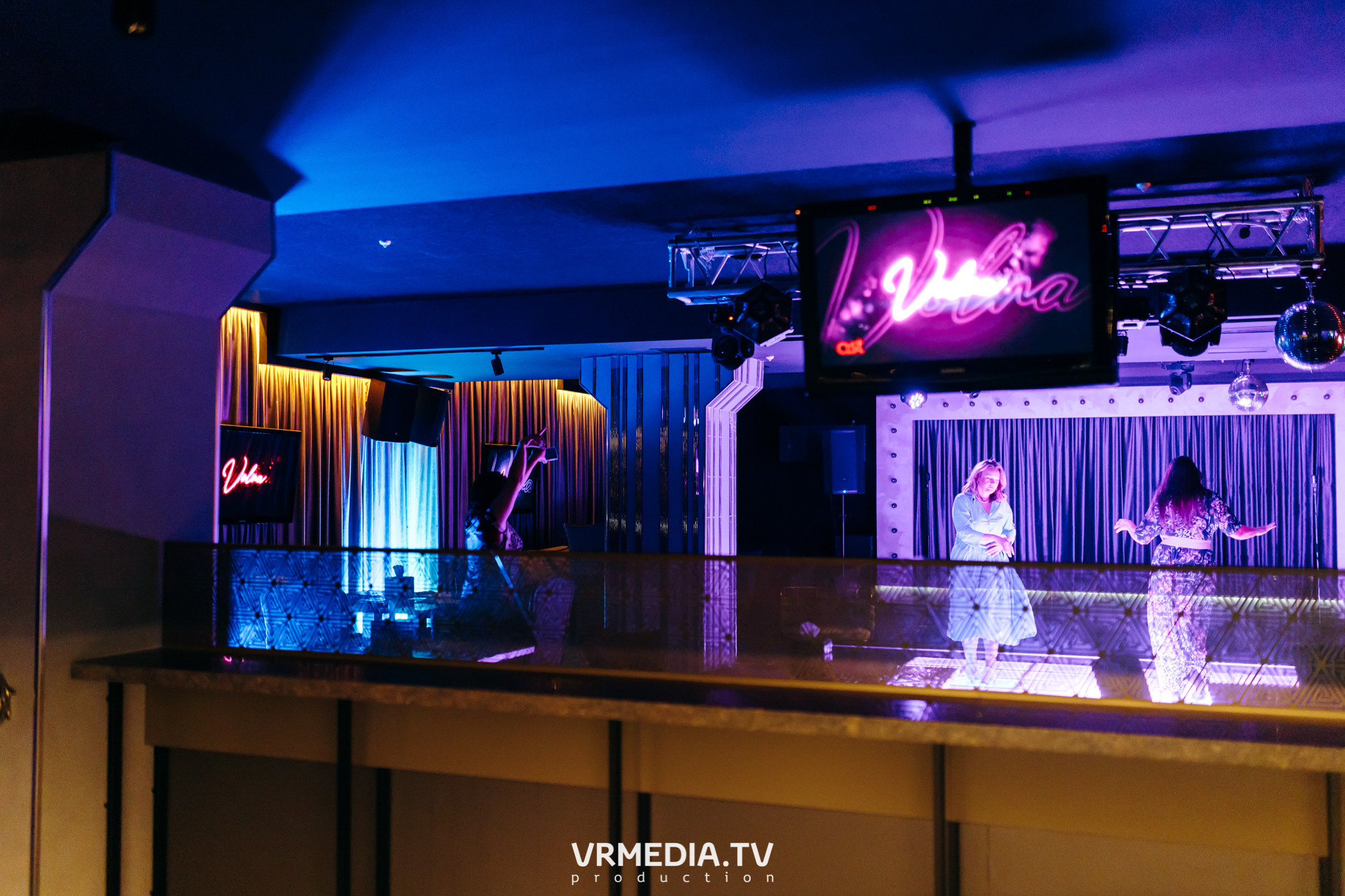 Love is… в караоке-баре «Volna»