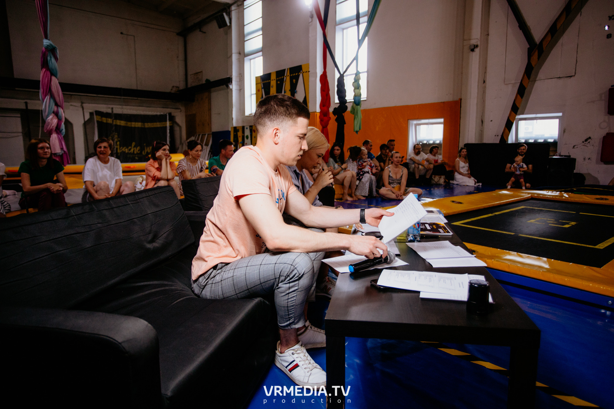 Соревнования по прыжкам на батуте в «Apache Jump»