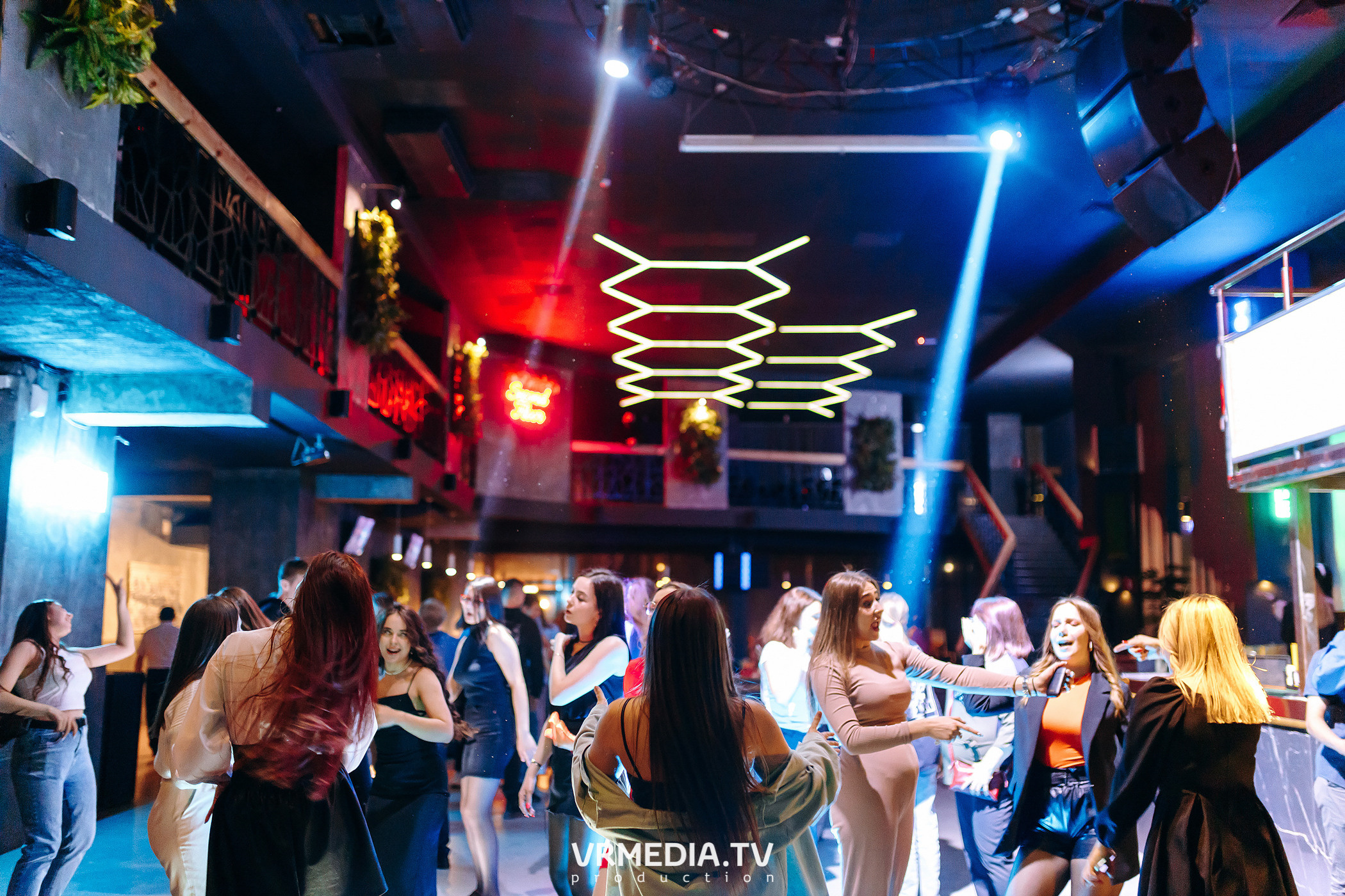 Выходные в баре «DOSKI»