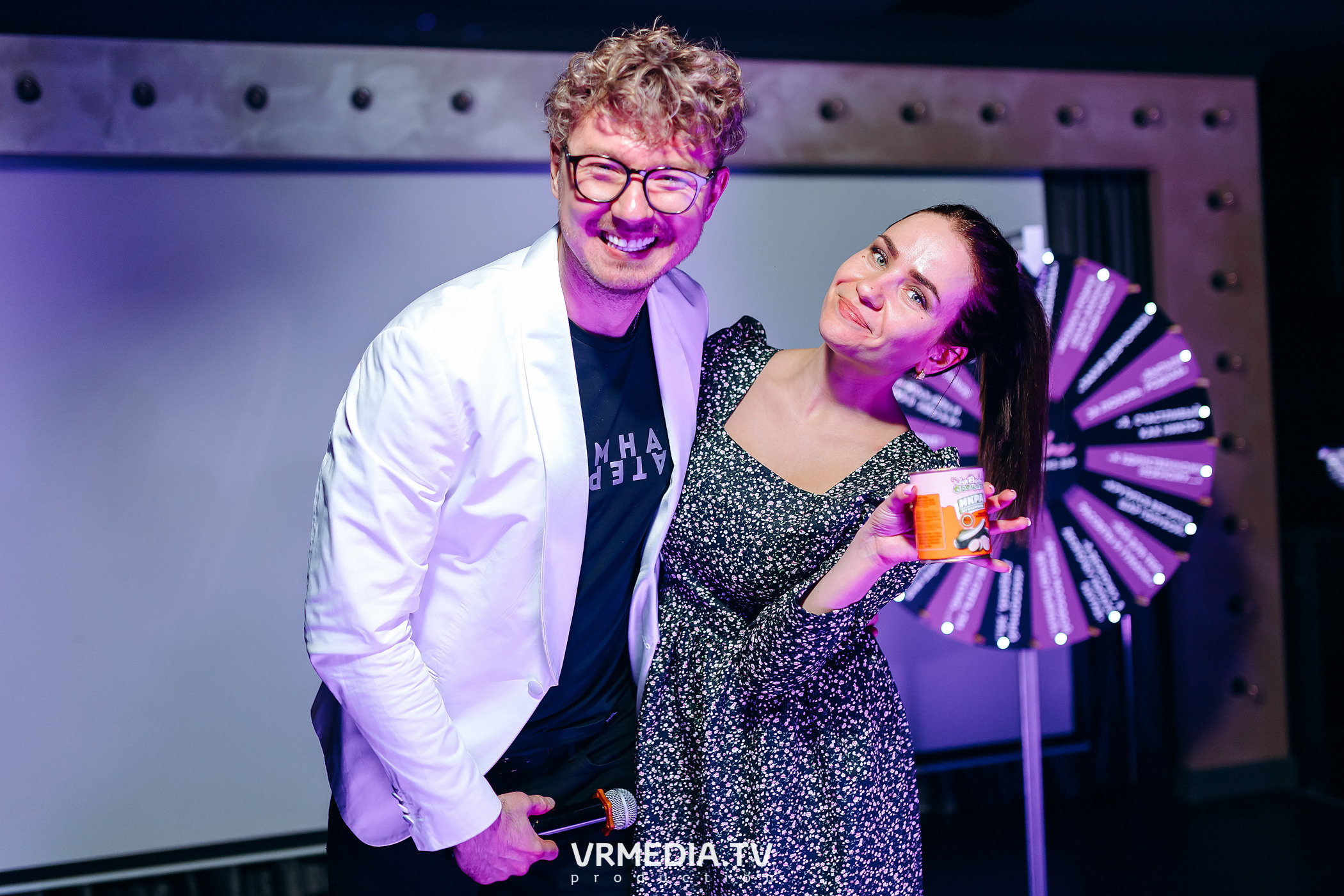 Колесо фортуны в караоке-баре «Volna»