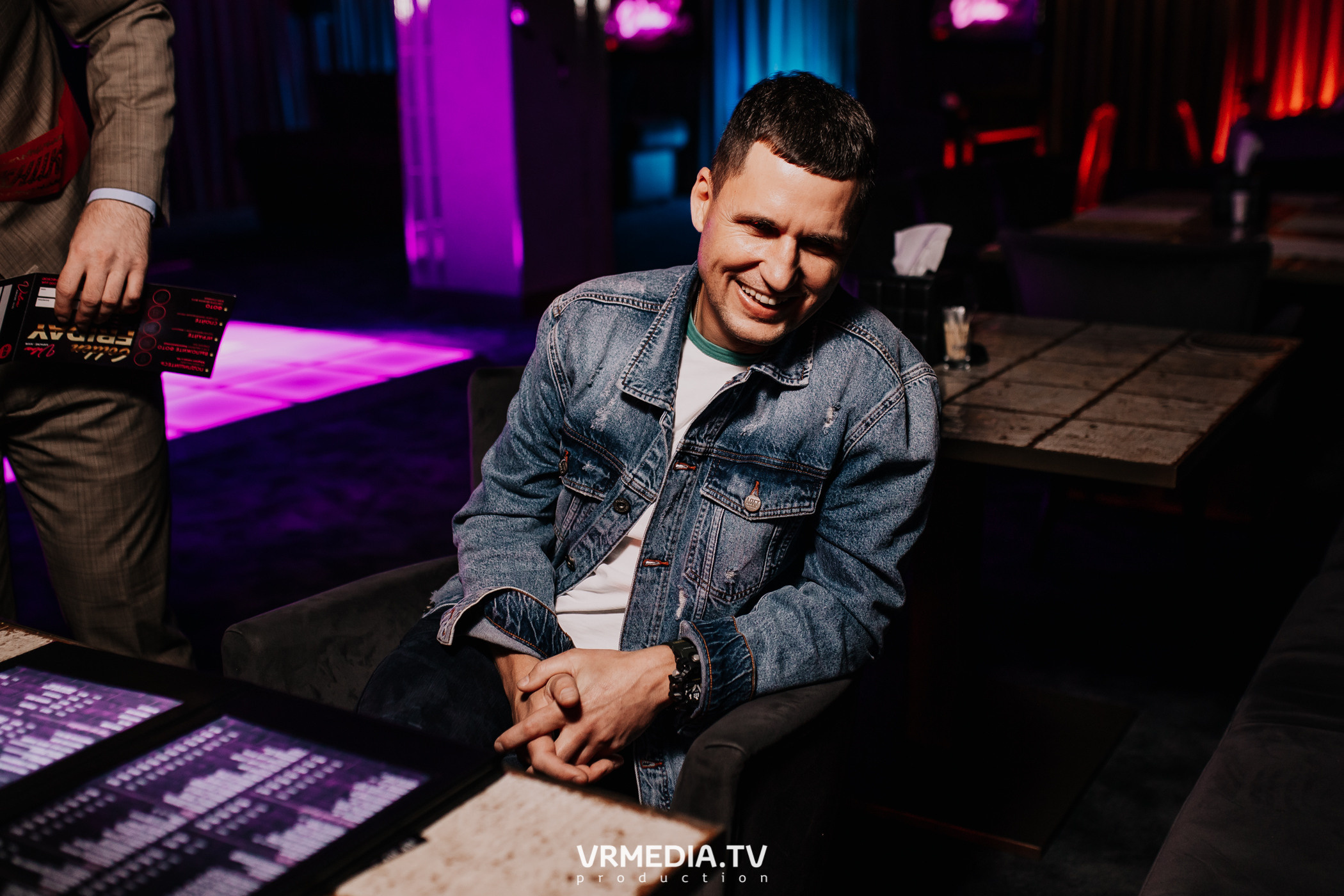 Пятничная вечеринка в караоке-баре «Volna»