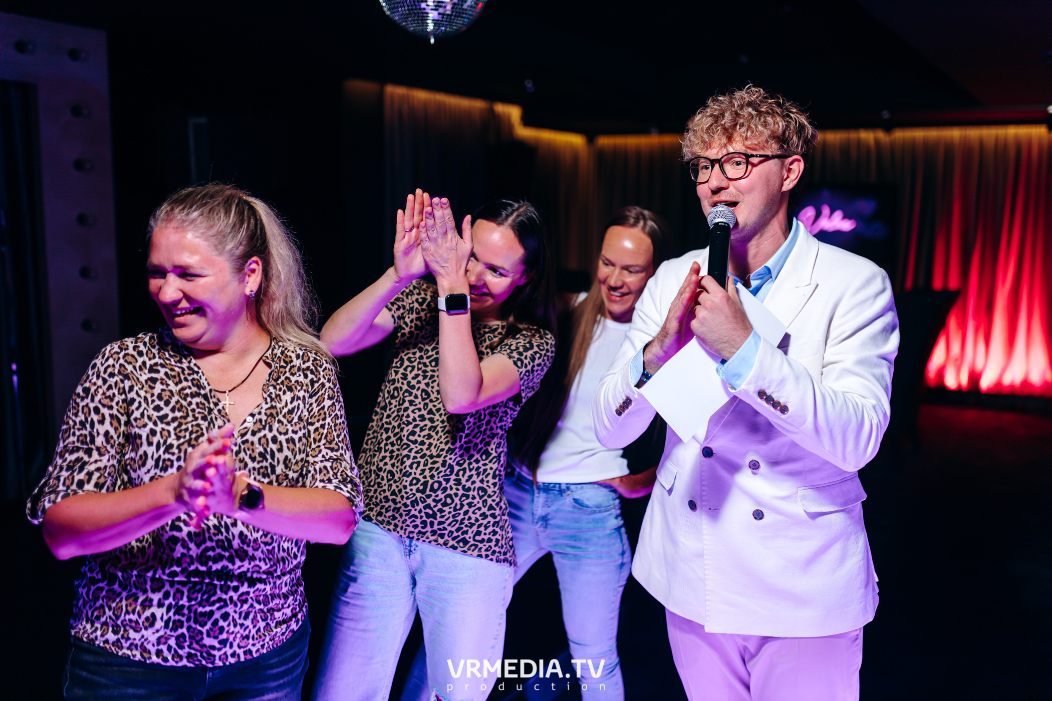 Love is… в караоке-баре «Volna»