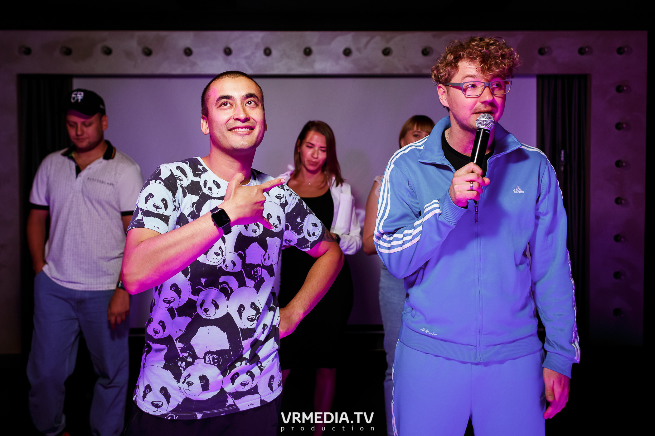 Золотая пятница. Вечеринка 90х в караоке-баре «Volna»