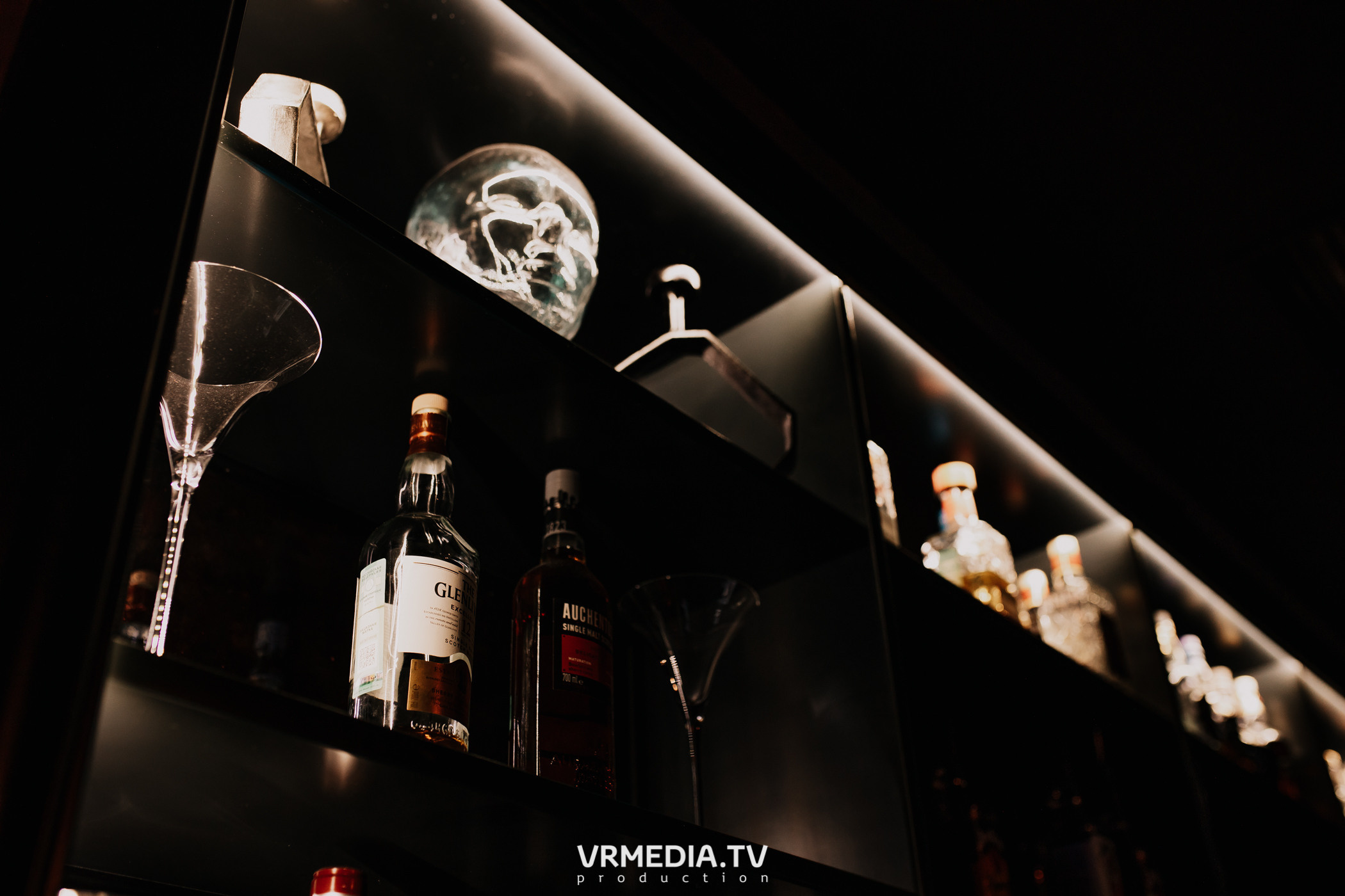 Пятничная вечеринка в караоке-баре «Volna»