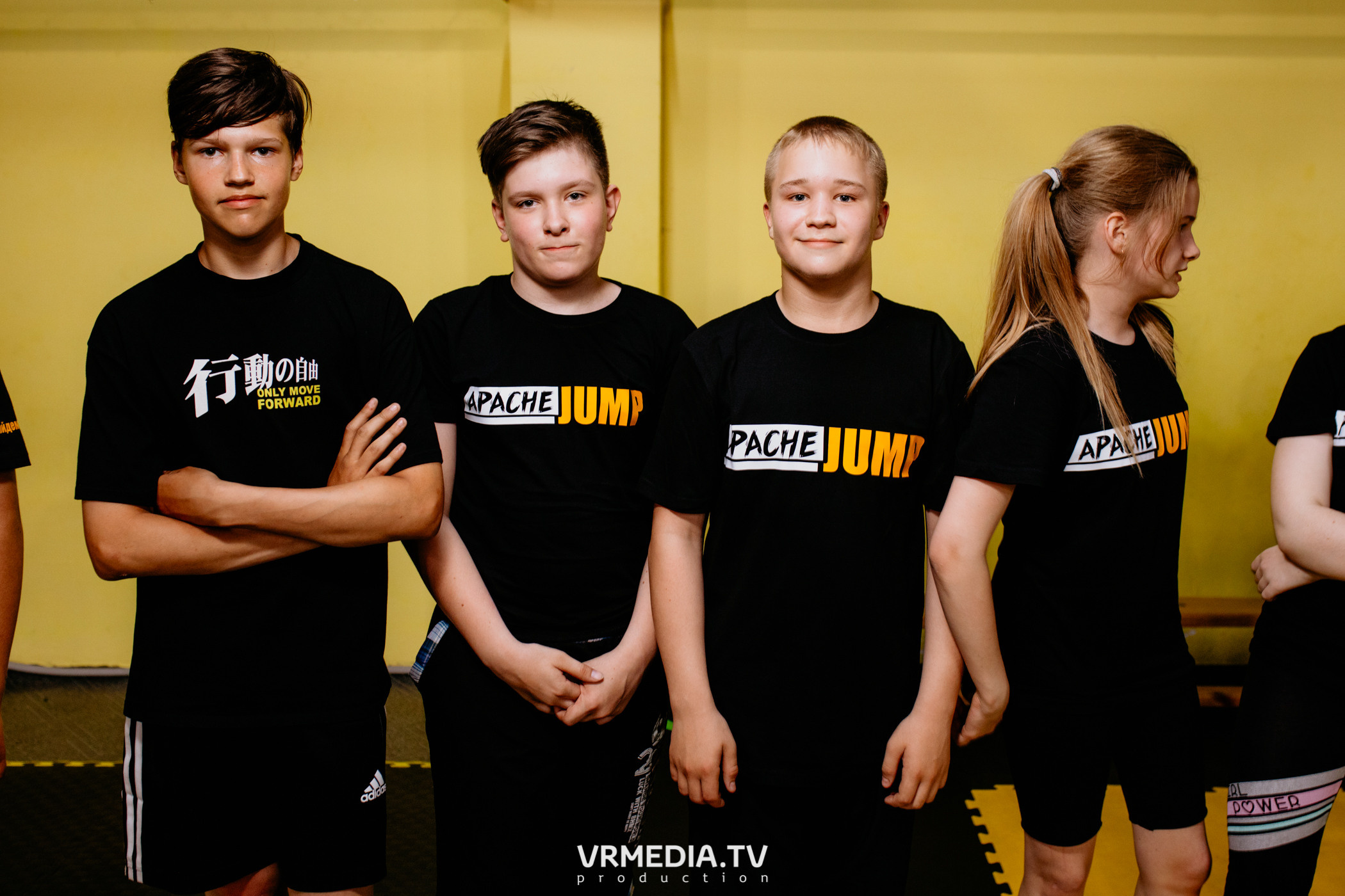 Соревнования по прыжкам на батуте в «Apache Jump»