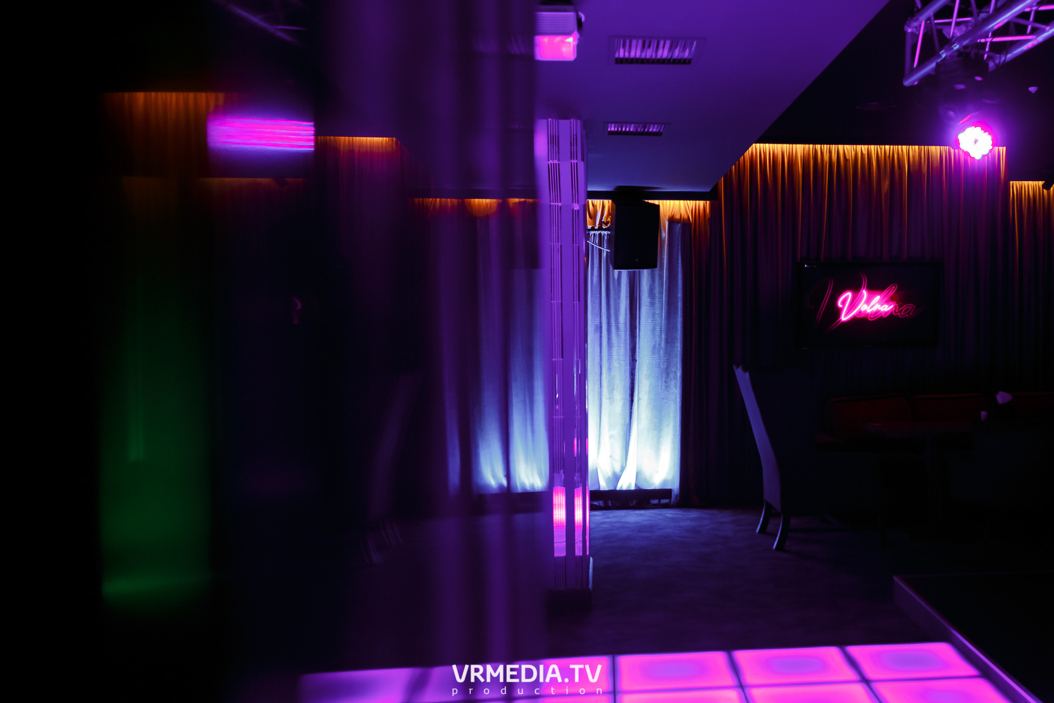 Золотая пятница в караоке-баре «Volna»