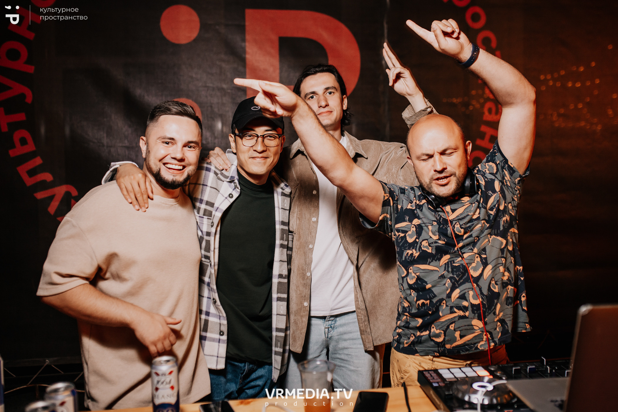 11 Friends of Chao в культурном пространстве «Редакция»