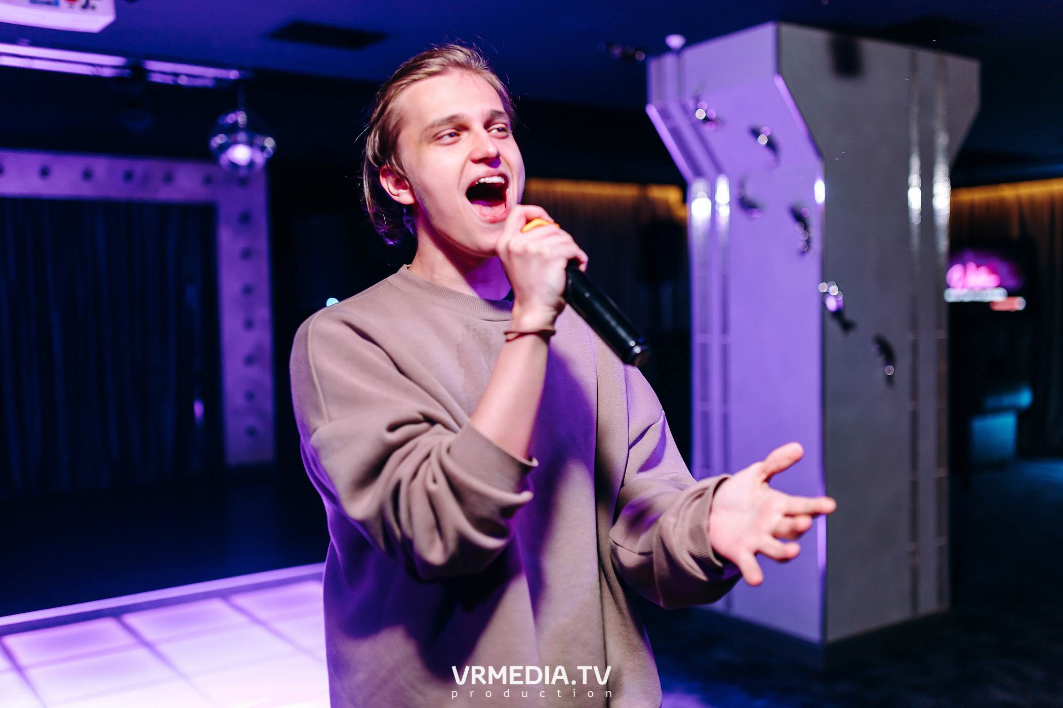 Золотая пятница в караоке-баре «Volna»