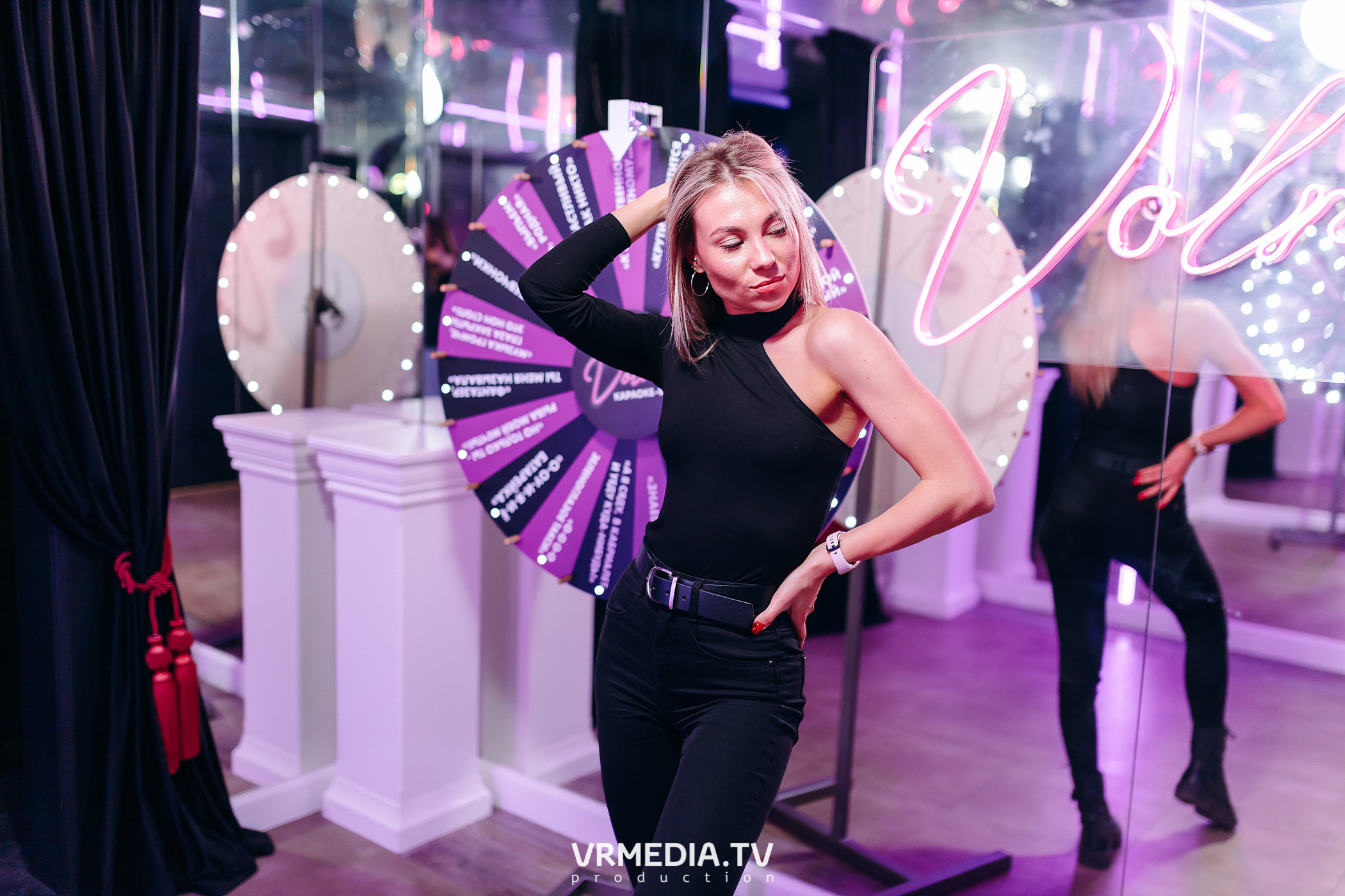 Колесо фортуны в караоке-баре «Volna»