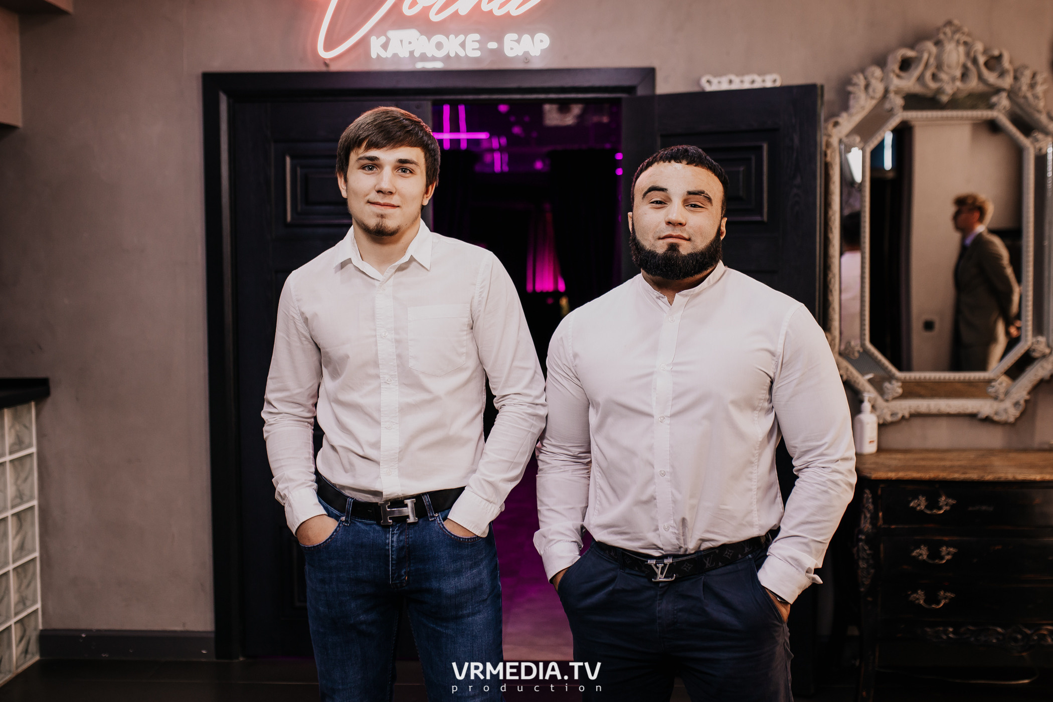 Пятничная вечеринка в караоке-баре «Volna»