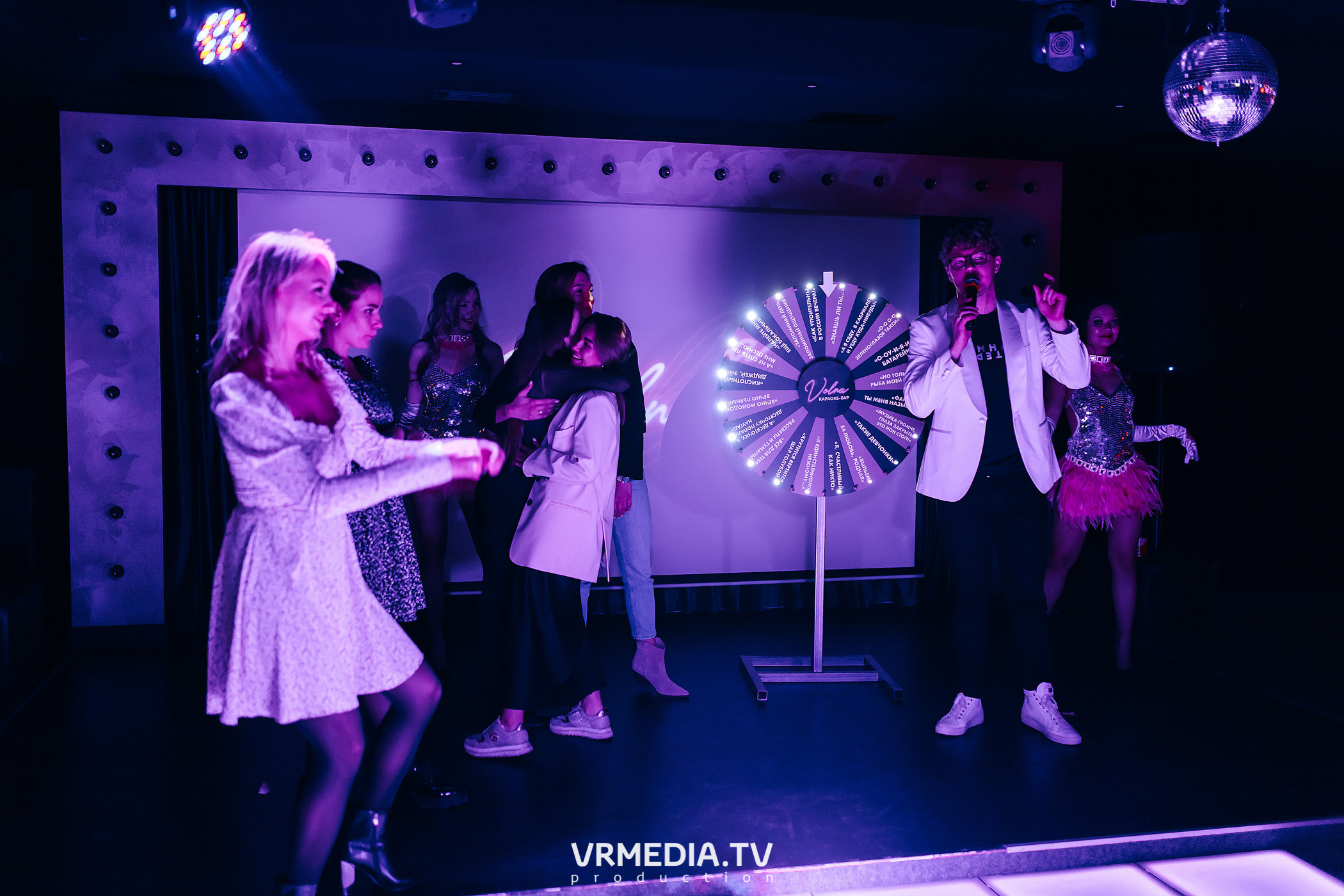 Колесо фортуны в караоке-баре «Volna»