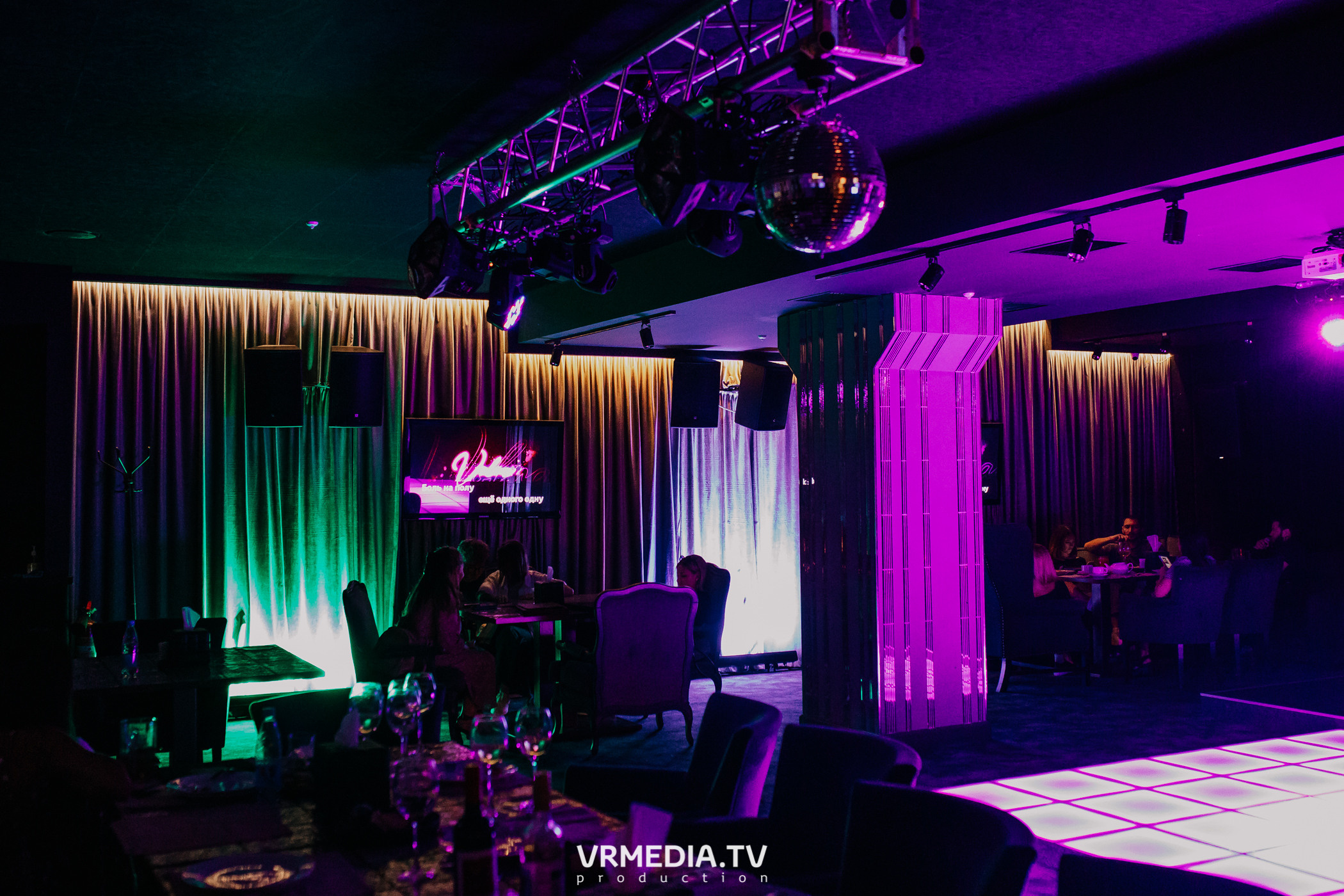 Русский рок в караоке-баре «Volna»