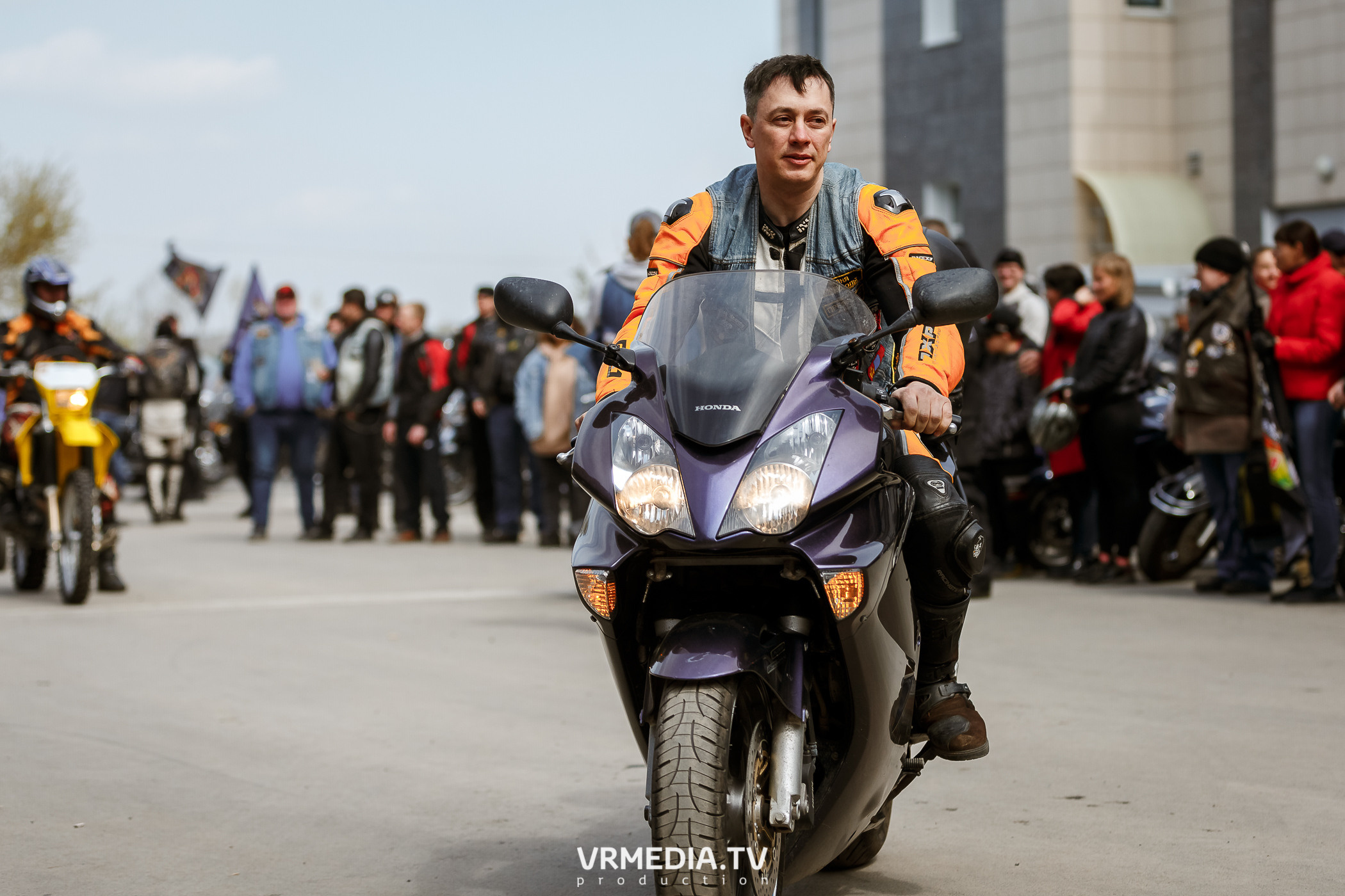 Открытие кемеровского мотосезона в культурном пространстве «Редакция»