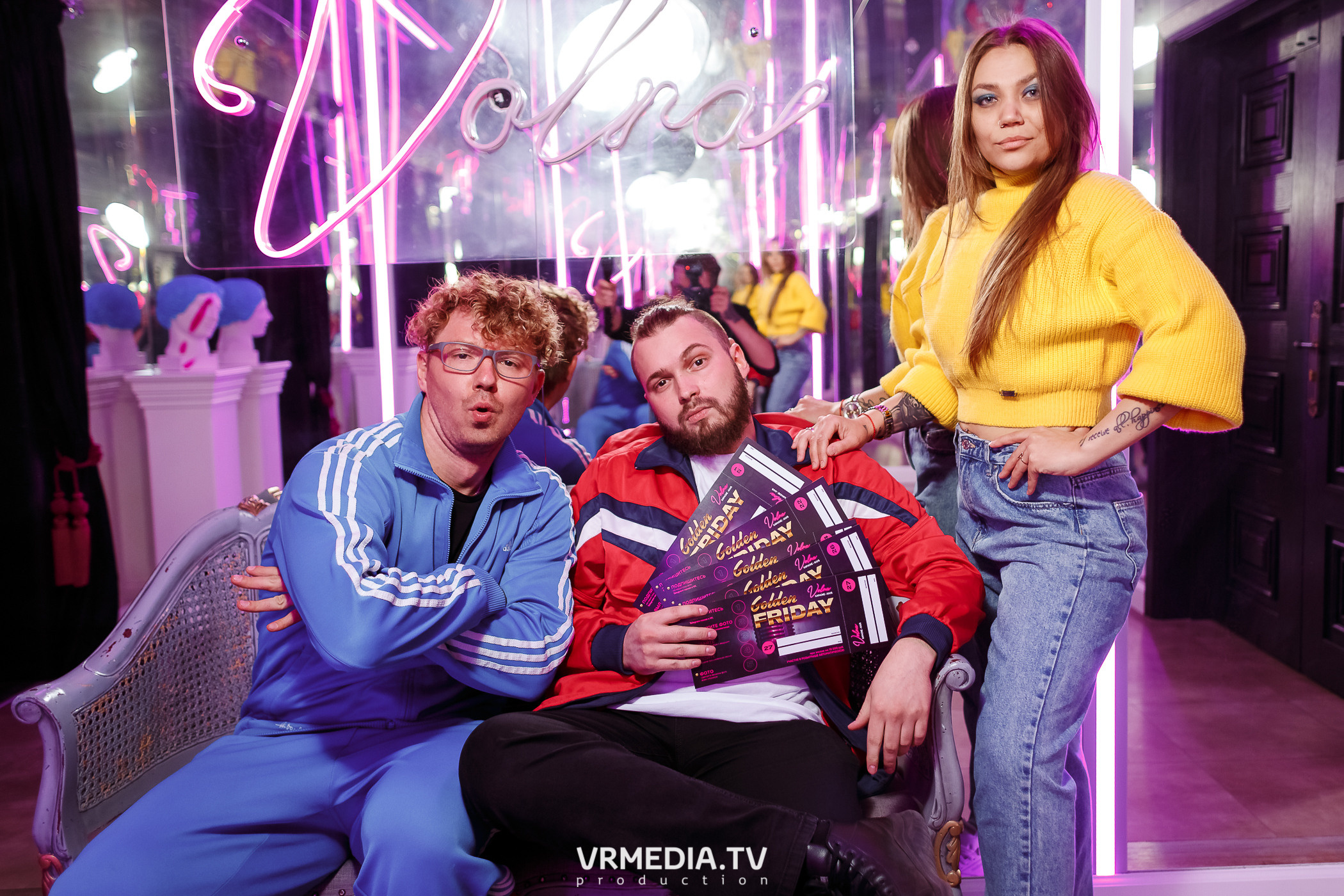 Золотая пятница. Вечеринка 90х в караоке-баре «Volna»