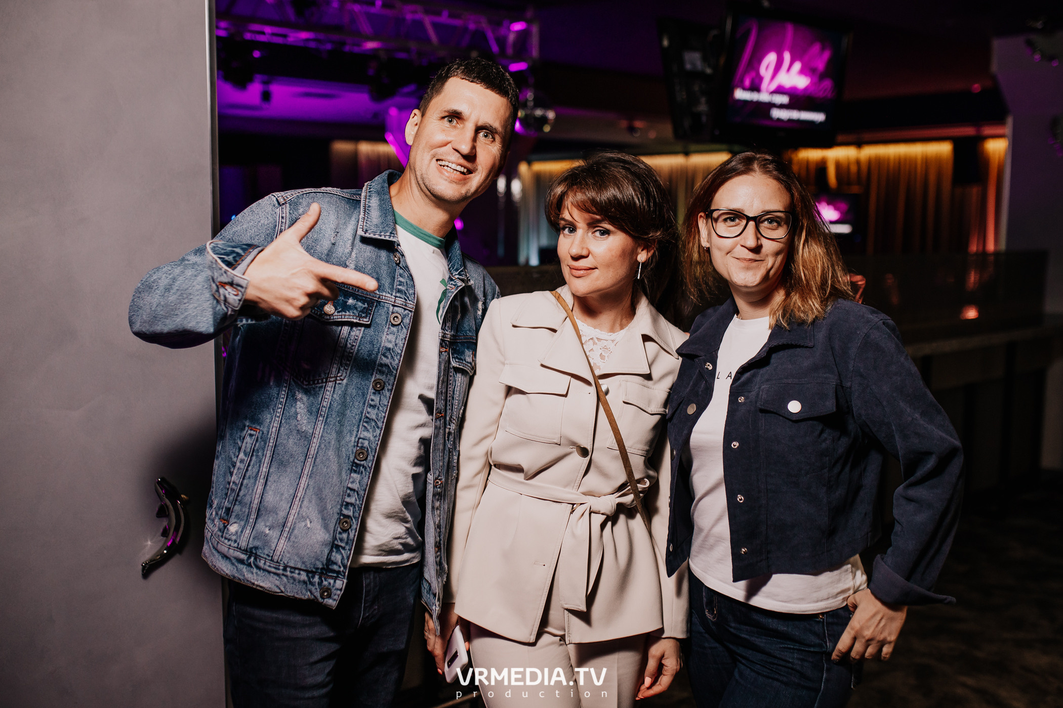 Пятничная вечеринка в караоке-баре «Volna»