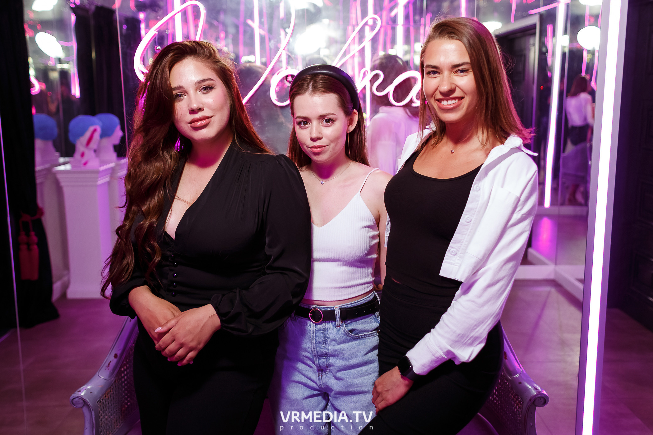 Золотая пятница. Вечеринка 90х в караоке-баре «Volna»