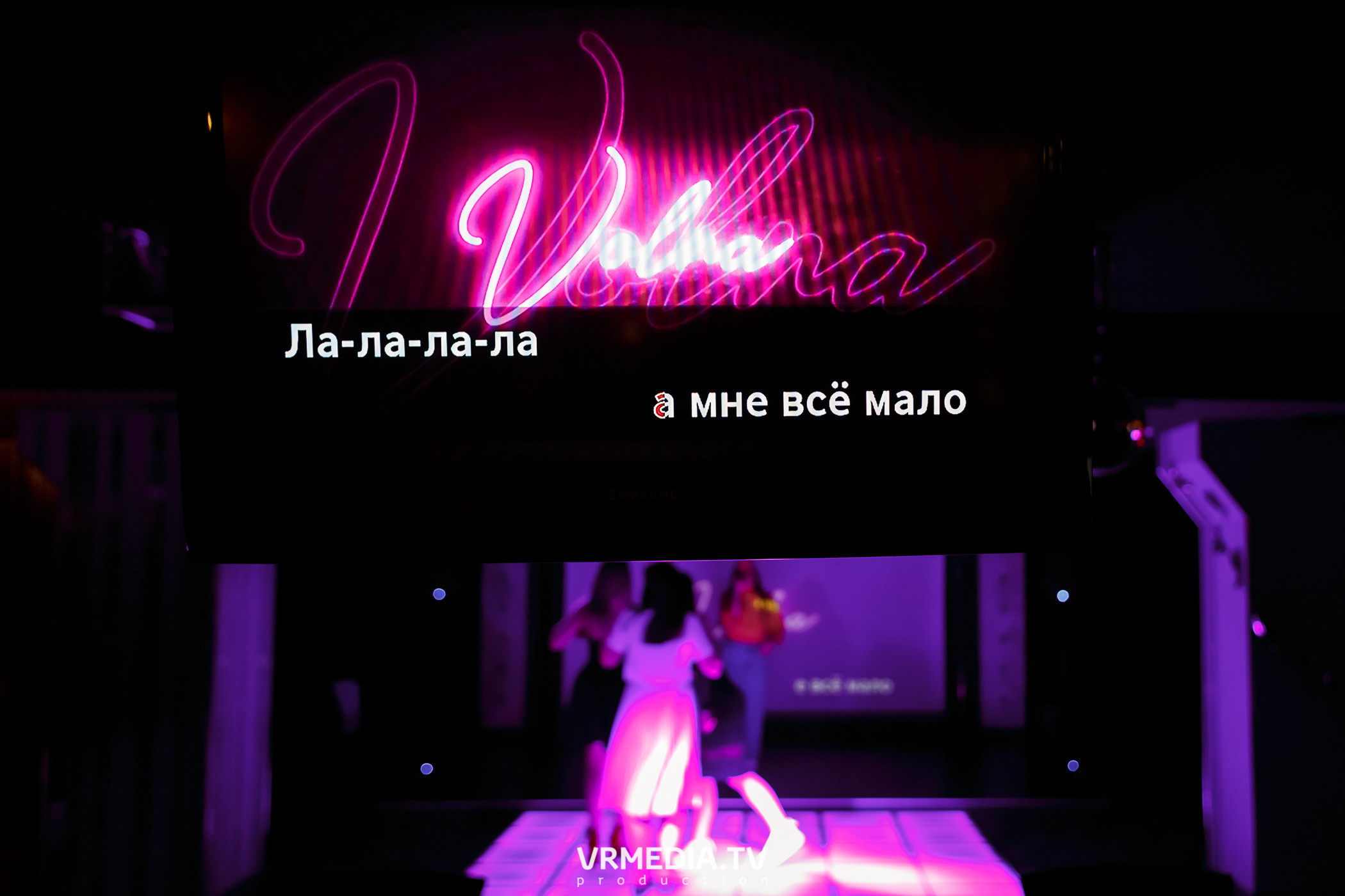 Золотая пятница. Вечеринка 90х в караоке-баре «Volna»