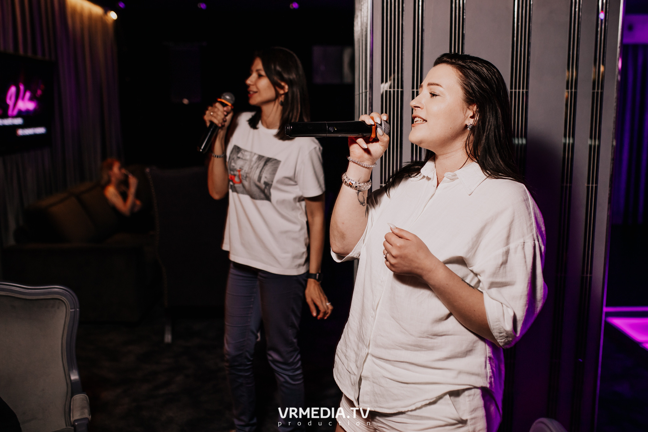 Пятничная вечеринка в караоке-баре «Volna»