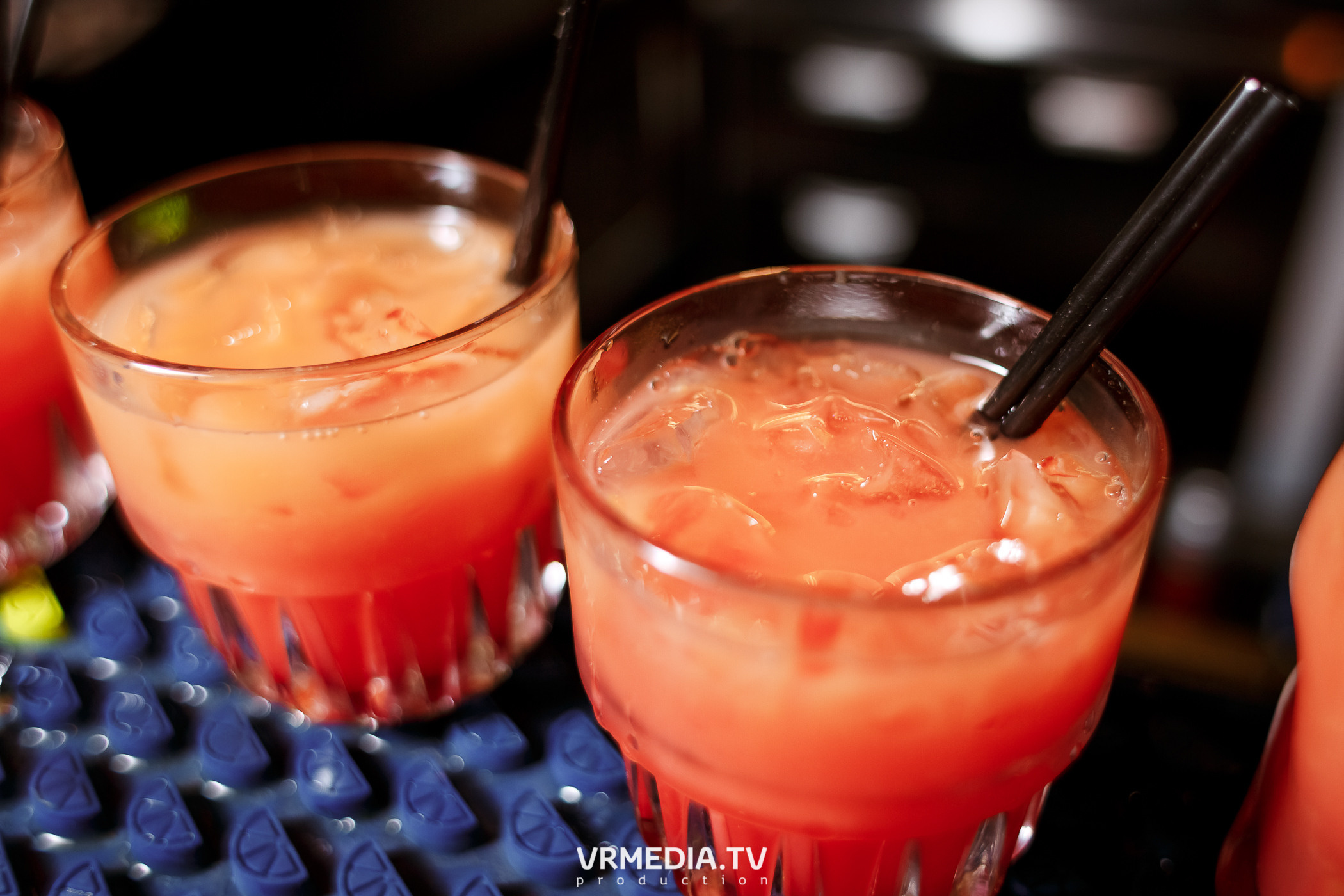 Золотая пятница. Вечеринка 90х в караоке-баре «Volna»