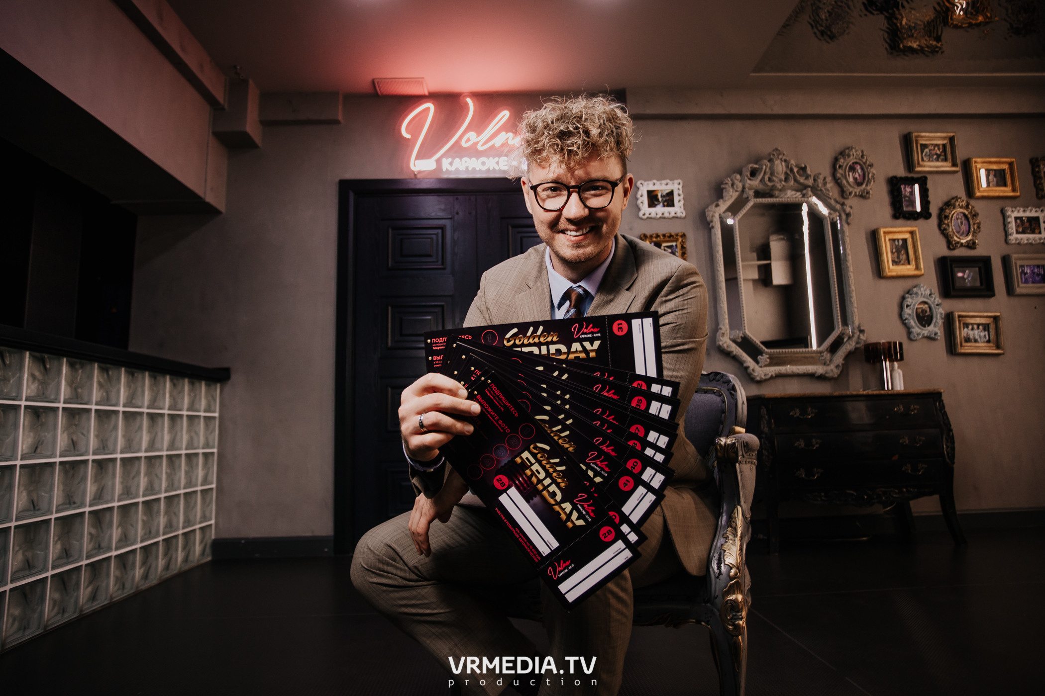 Пятничная вечеринка в караоке-баре «Volna»