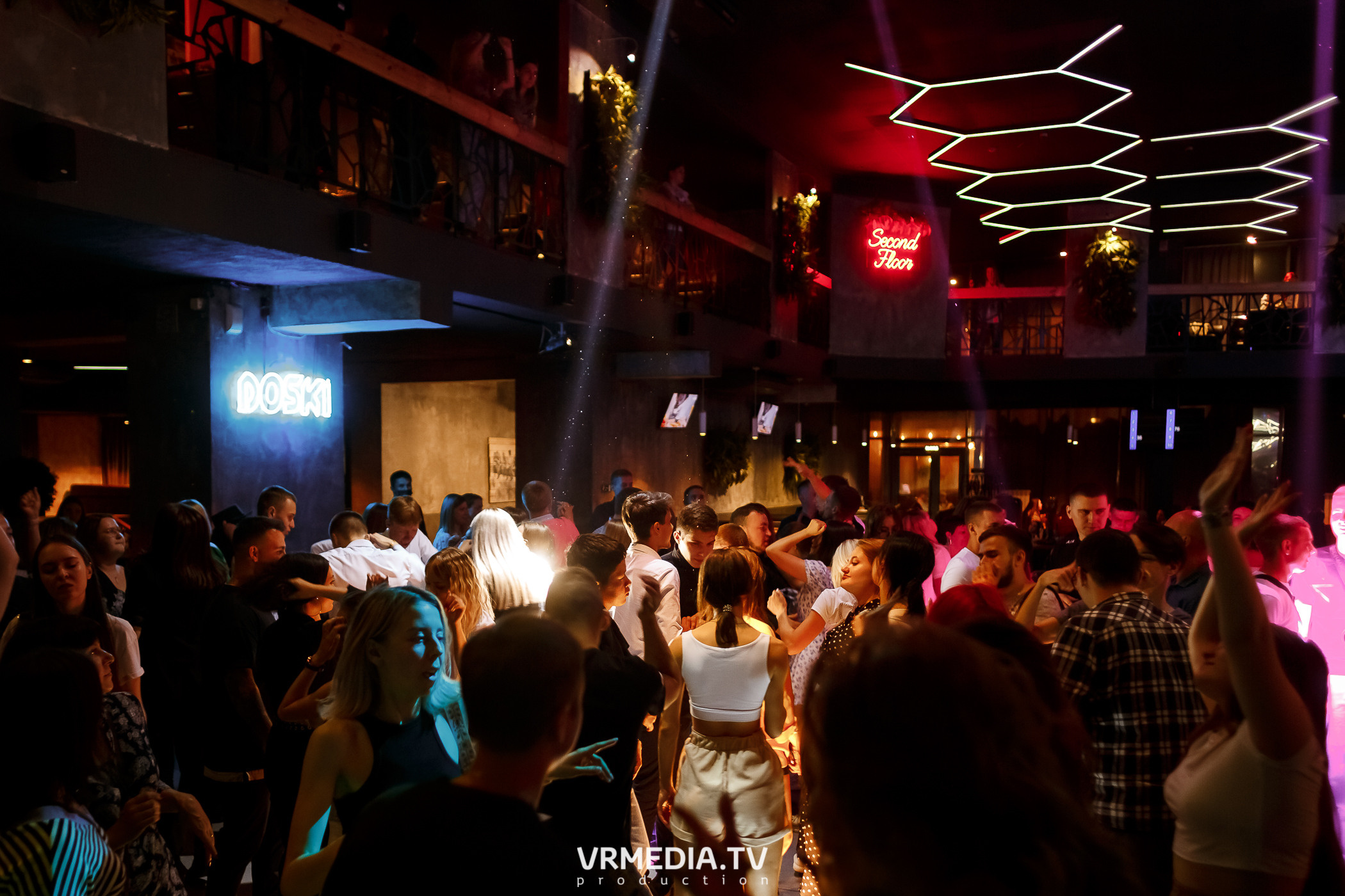 Выходные в баре «DOSKI»