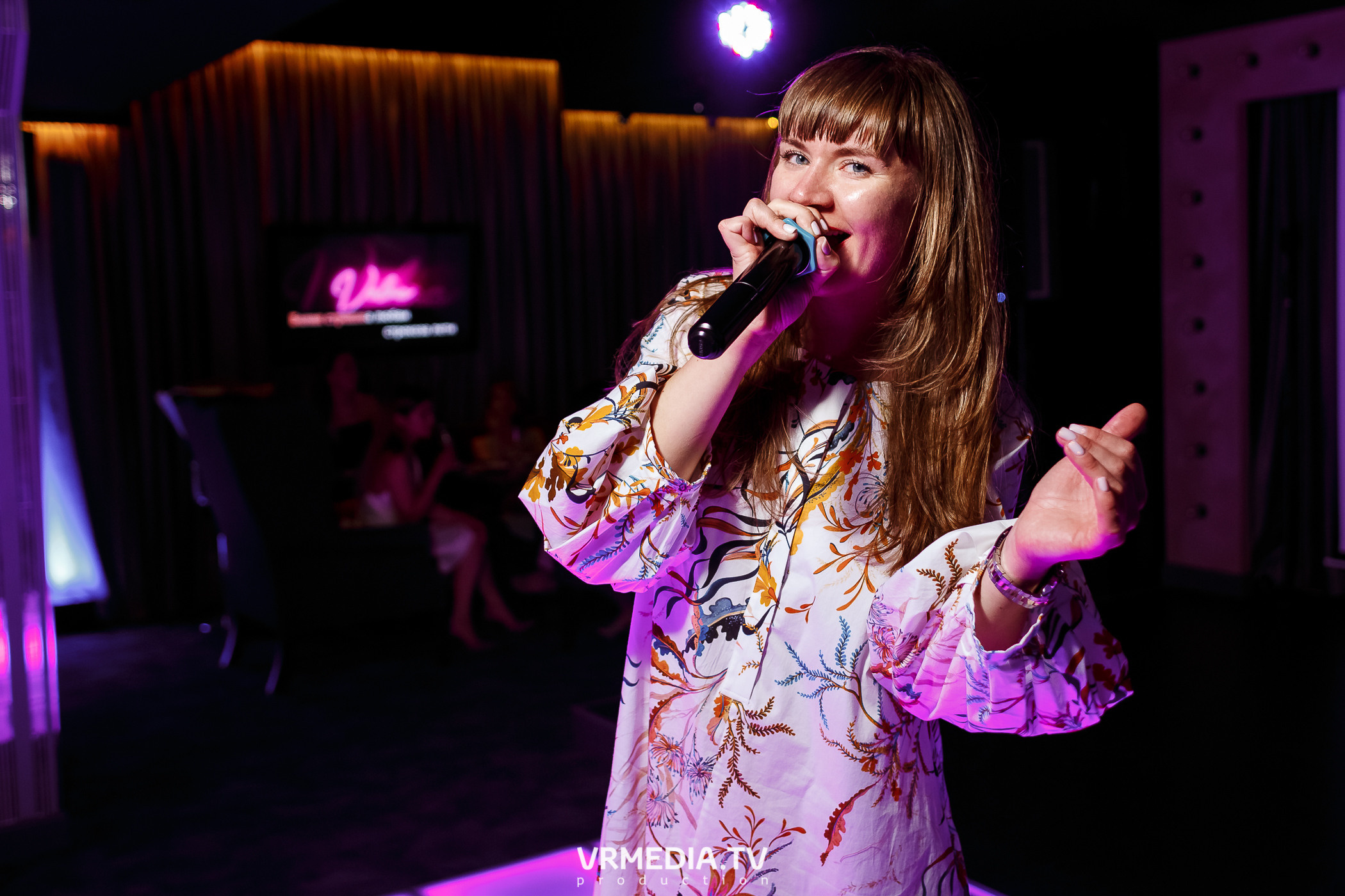 Золотая пятница. Вечеринка 90х в караоке-баре «Volna»