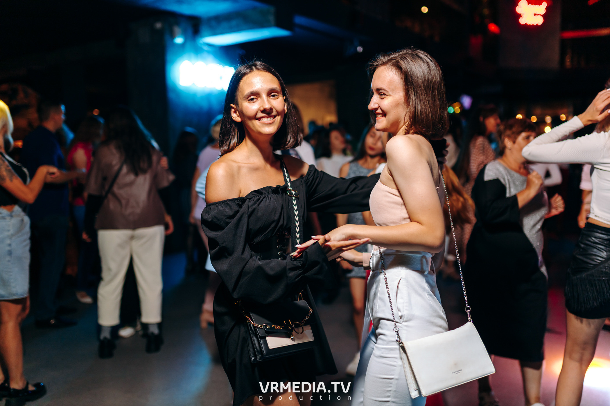 Выходные в баре «DOSKI»