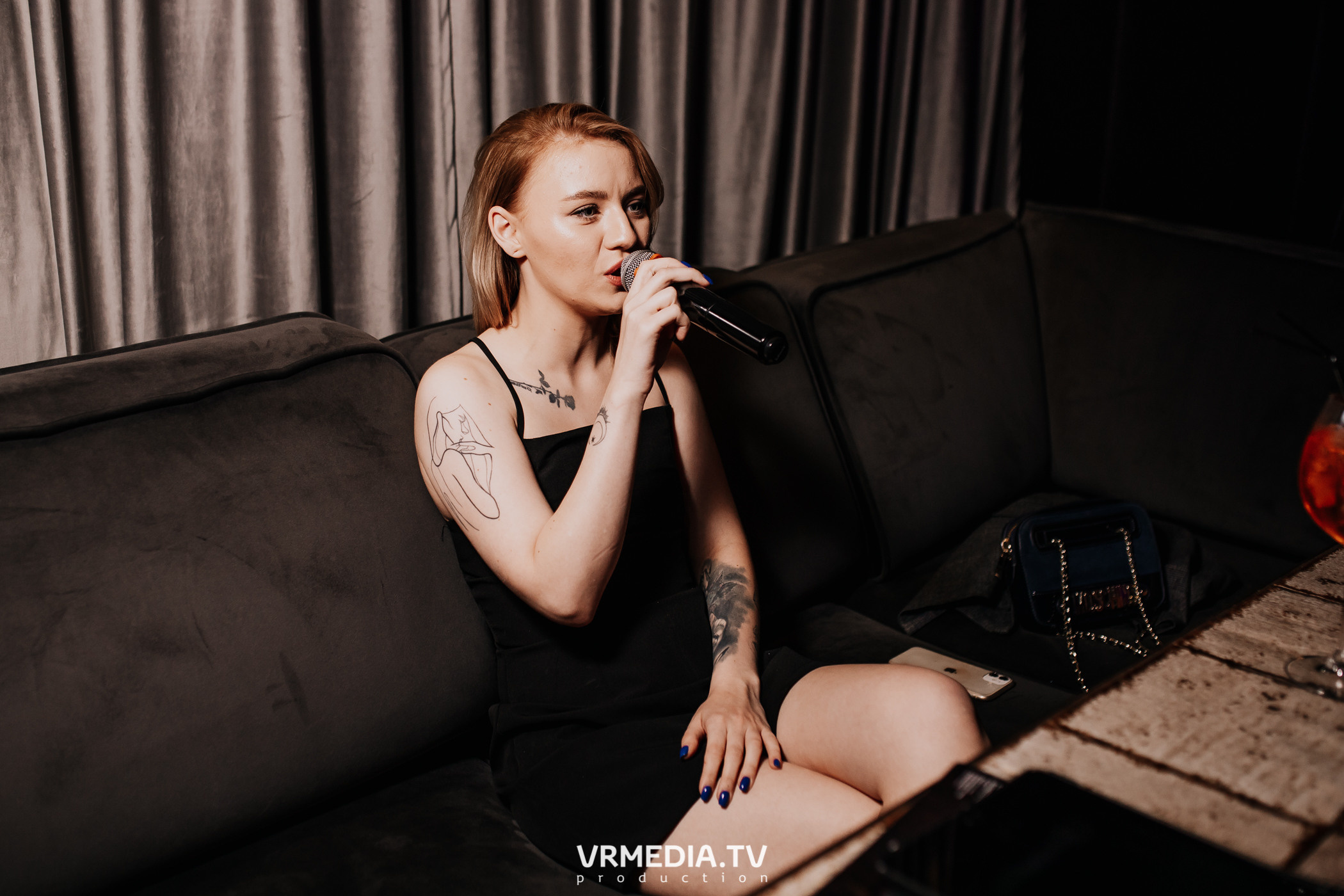 Пятничная вечеринка в караоке-баре «Volna»