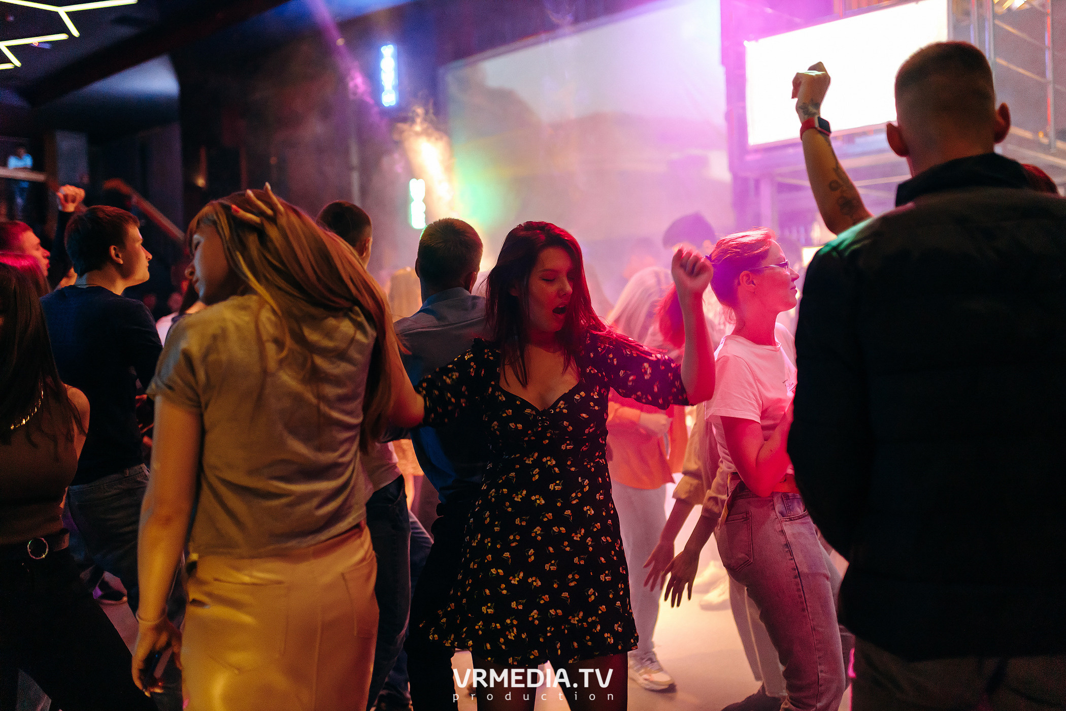 Выходные в баре «DOSKI»