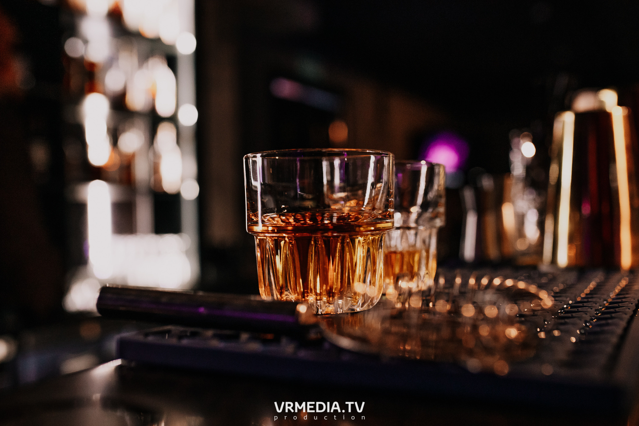 Пятничная вечеринка в караоке-баре «Volna»