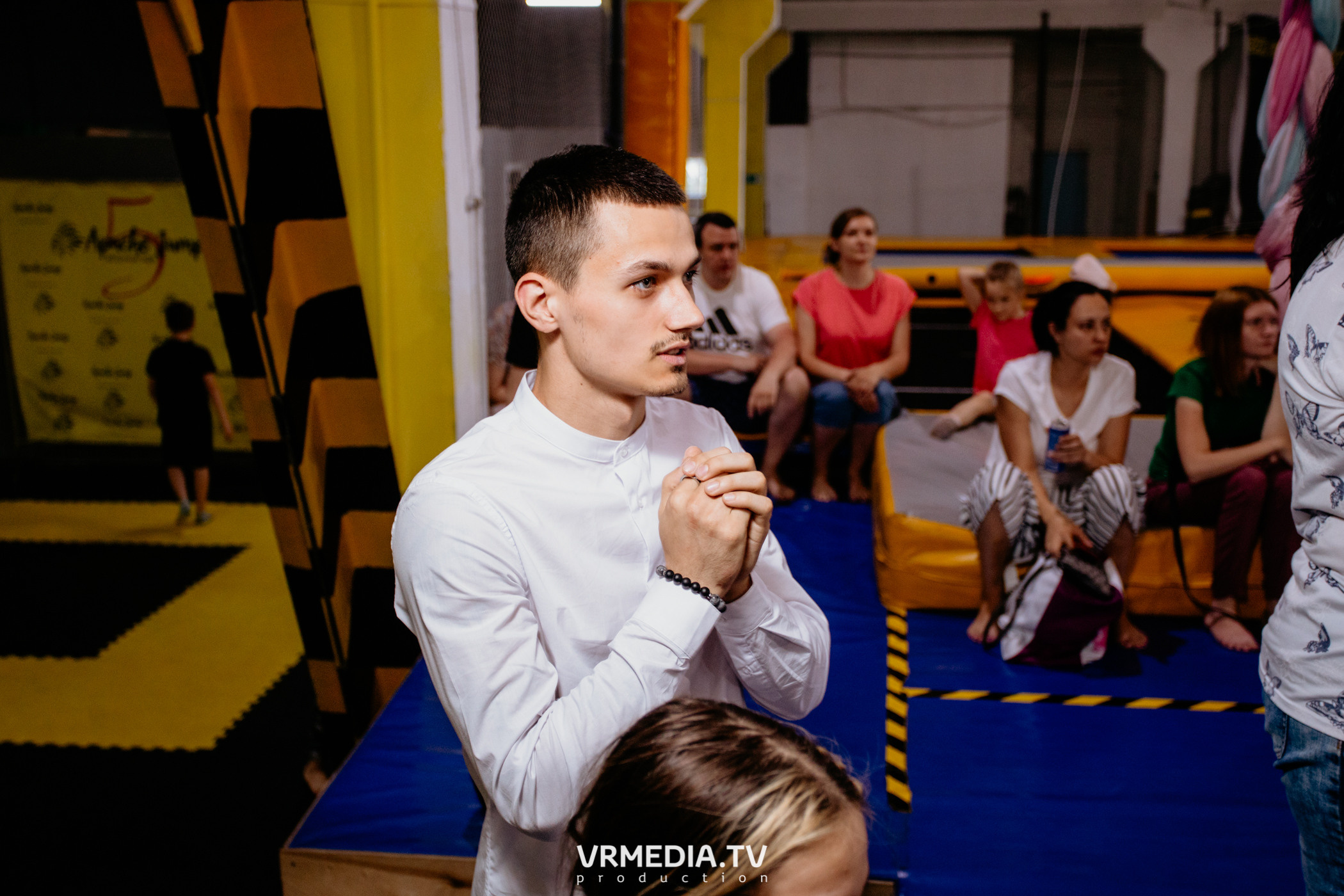 Соревнования по прыжкам на батуте в «Apache Jump»