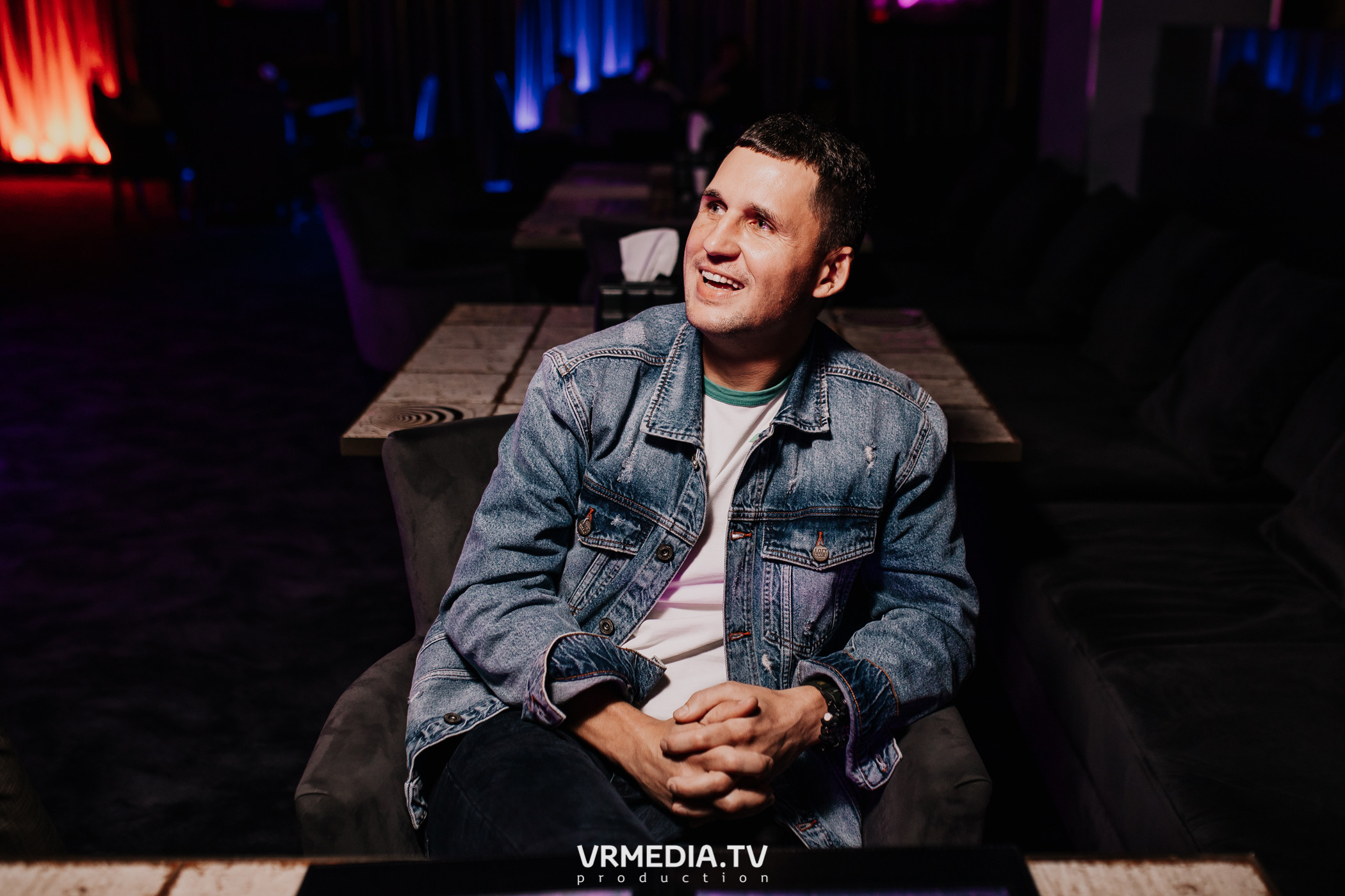 Пятничная вечеринка в караоке-баре «Volna»