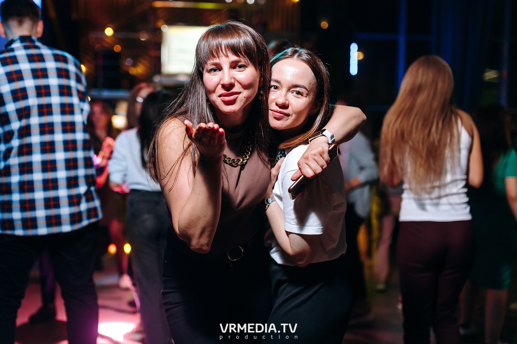 Выходные в баре «DOSKI»