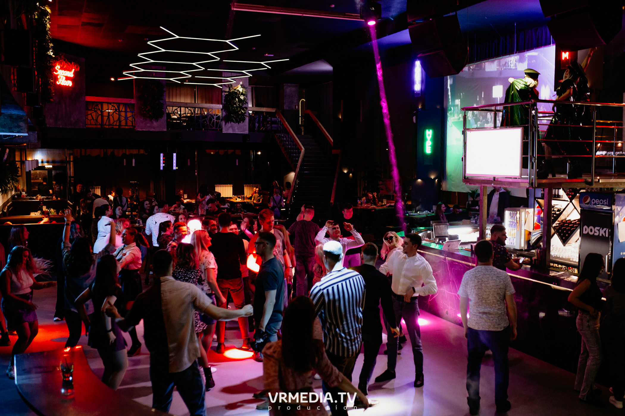 Выходные в баре «DOSKI»