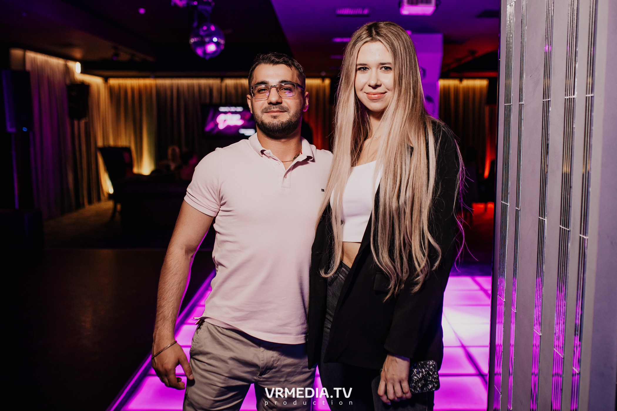 Пятничная вечеринка в караоке-баре «Volna»