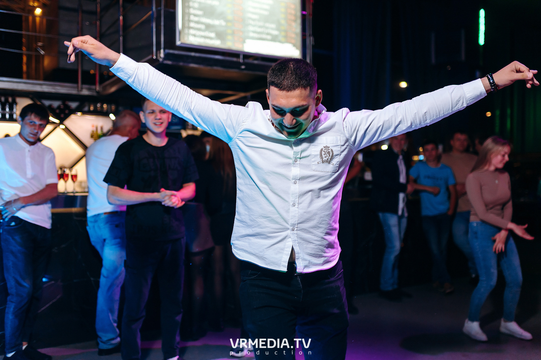 Выходные в баре «DOSKI»