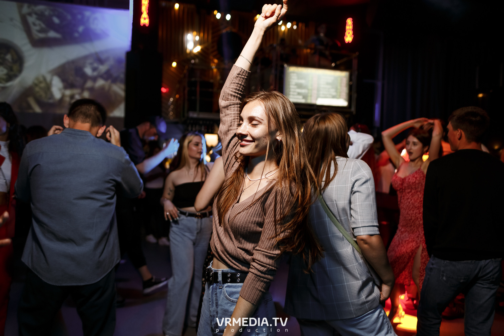 Выходные в баре «DOSKI»