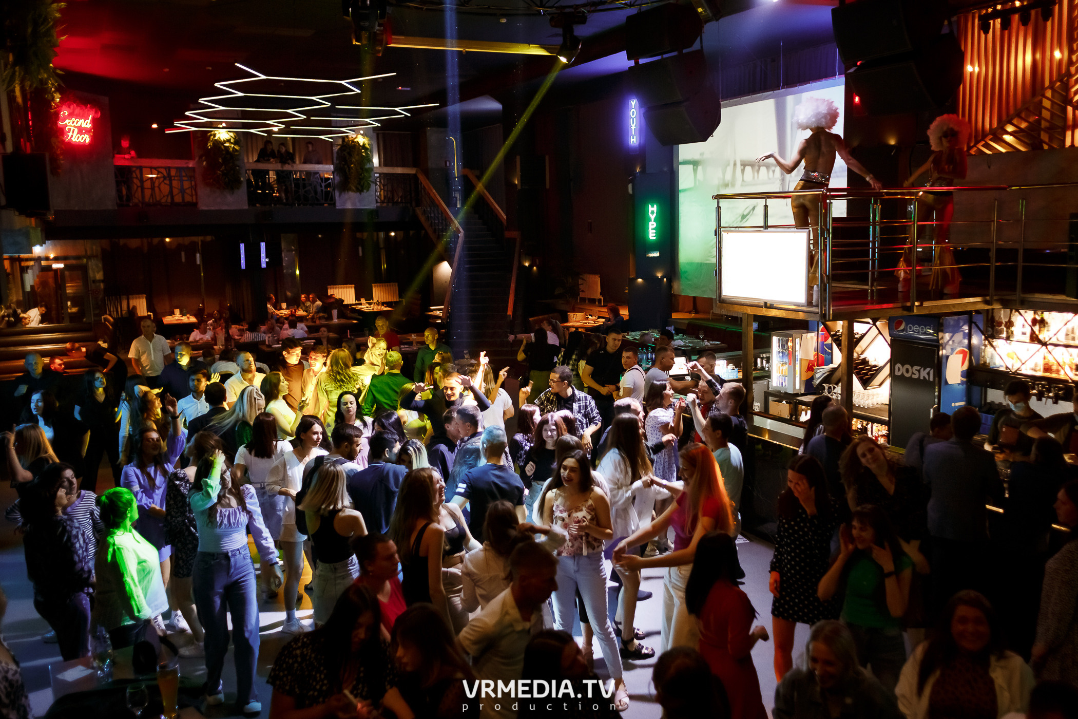 Выходные в баре «DOSKI»