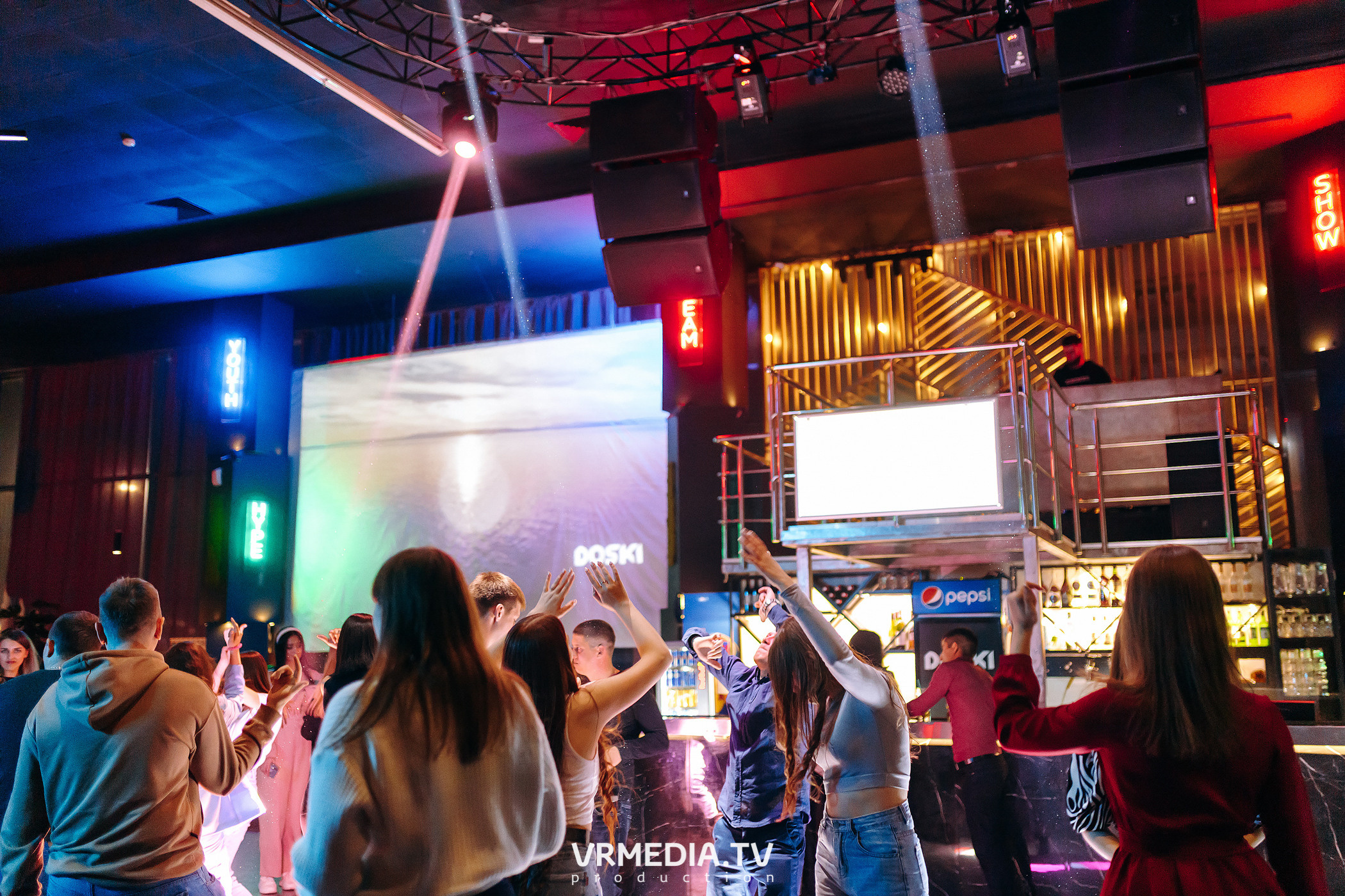 Выходные в баре «DOSKI»