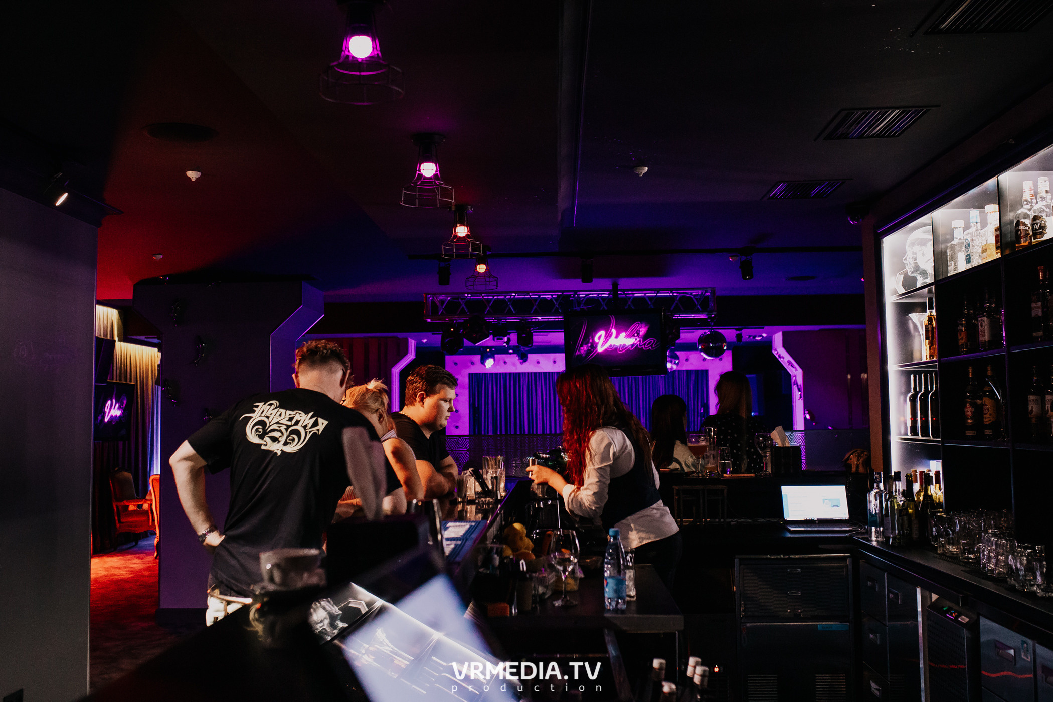 Русский рок в караоке-баре «Volna»