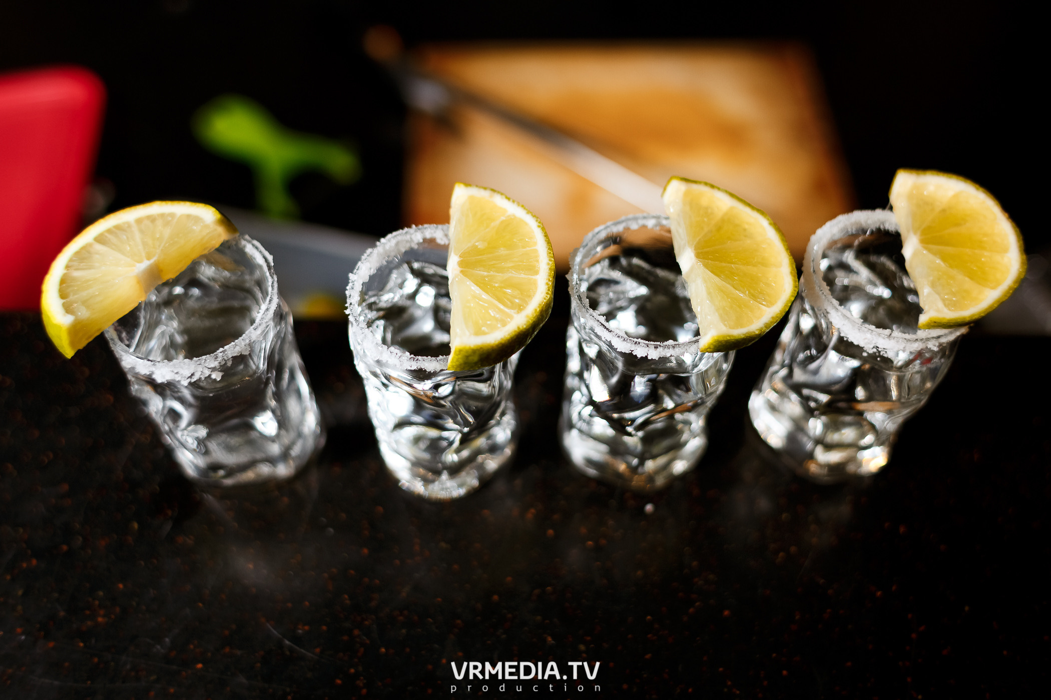 Золотая пятница. Вечеринка 90х в караоке-баре «Volna»