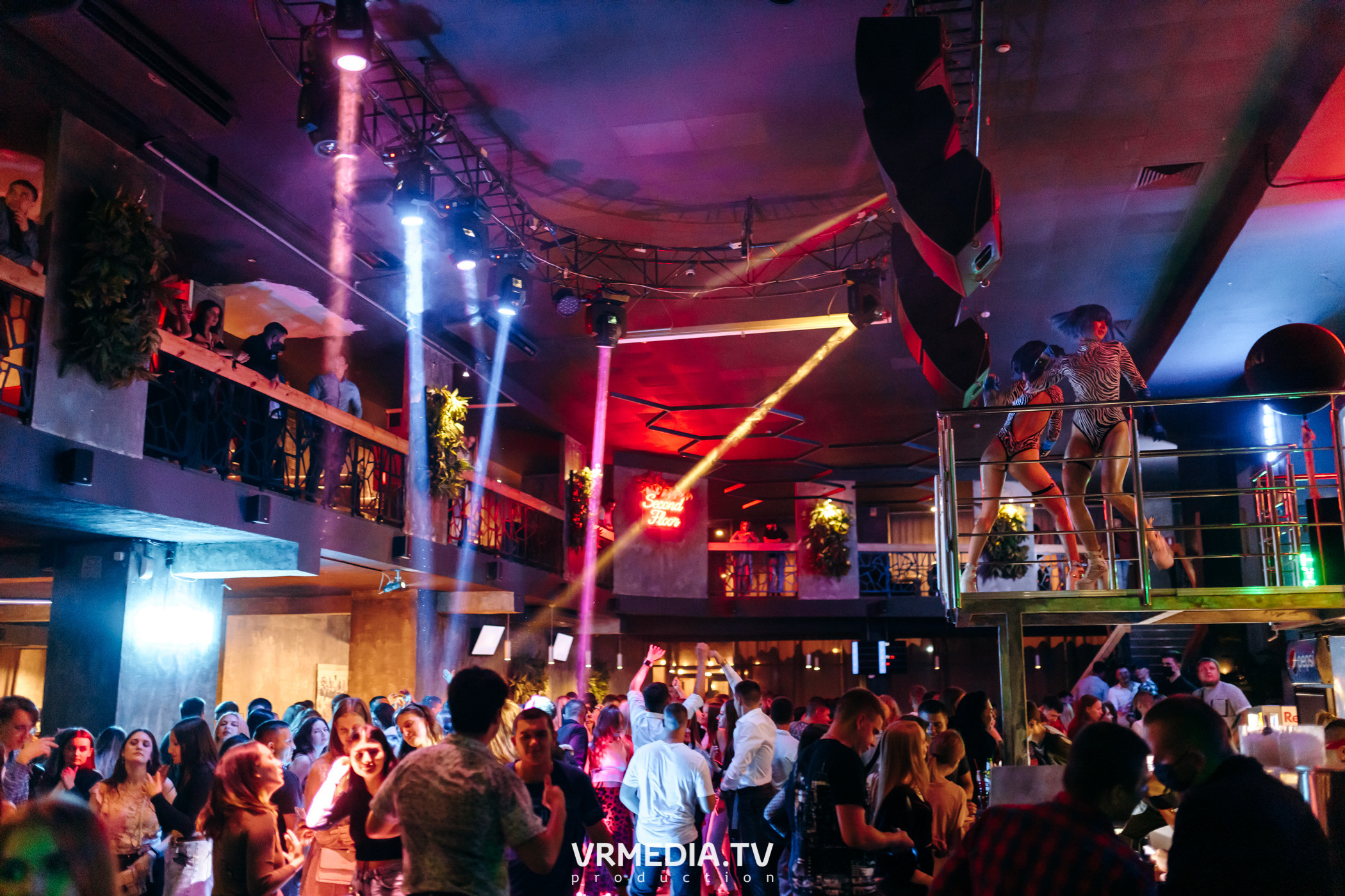 Выходные в баре «DOSKI»