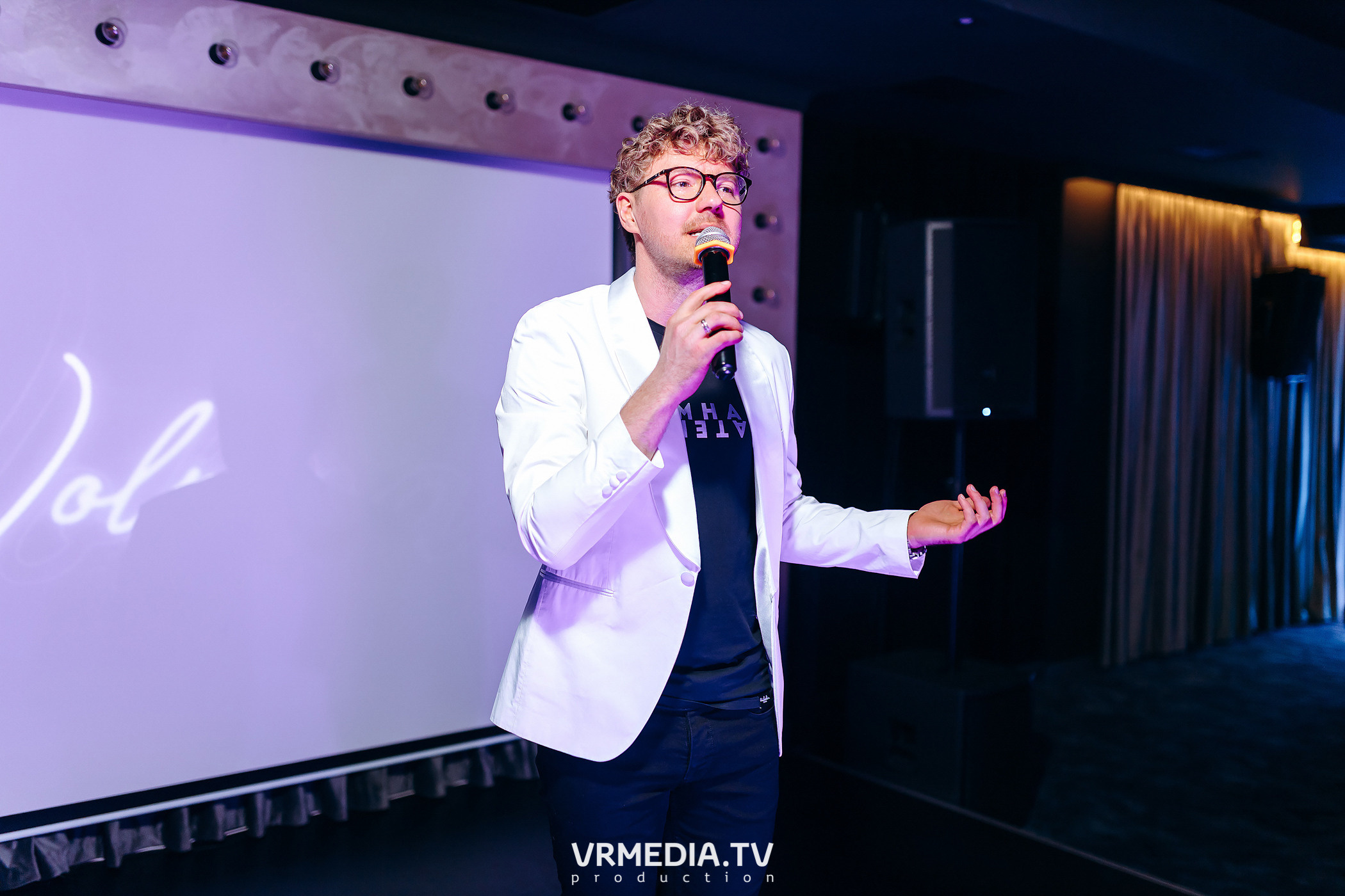 Колесо фортуны в караоке-баре «Volna»