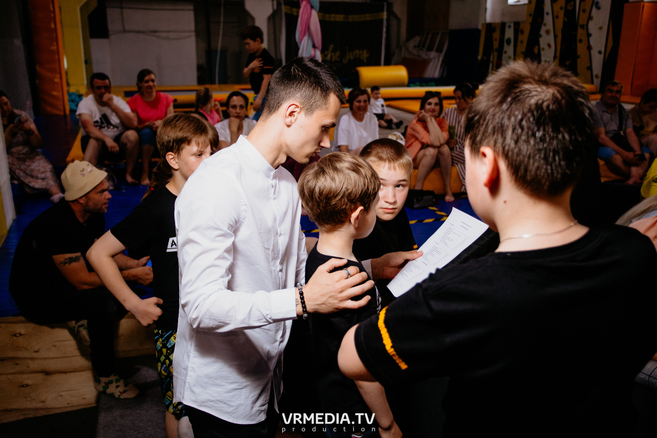 Соревнования по прыжкам на батуте в «Apache Jump»