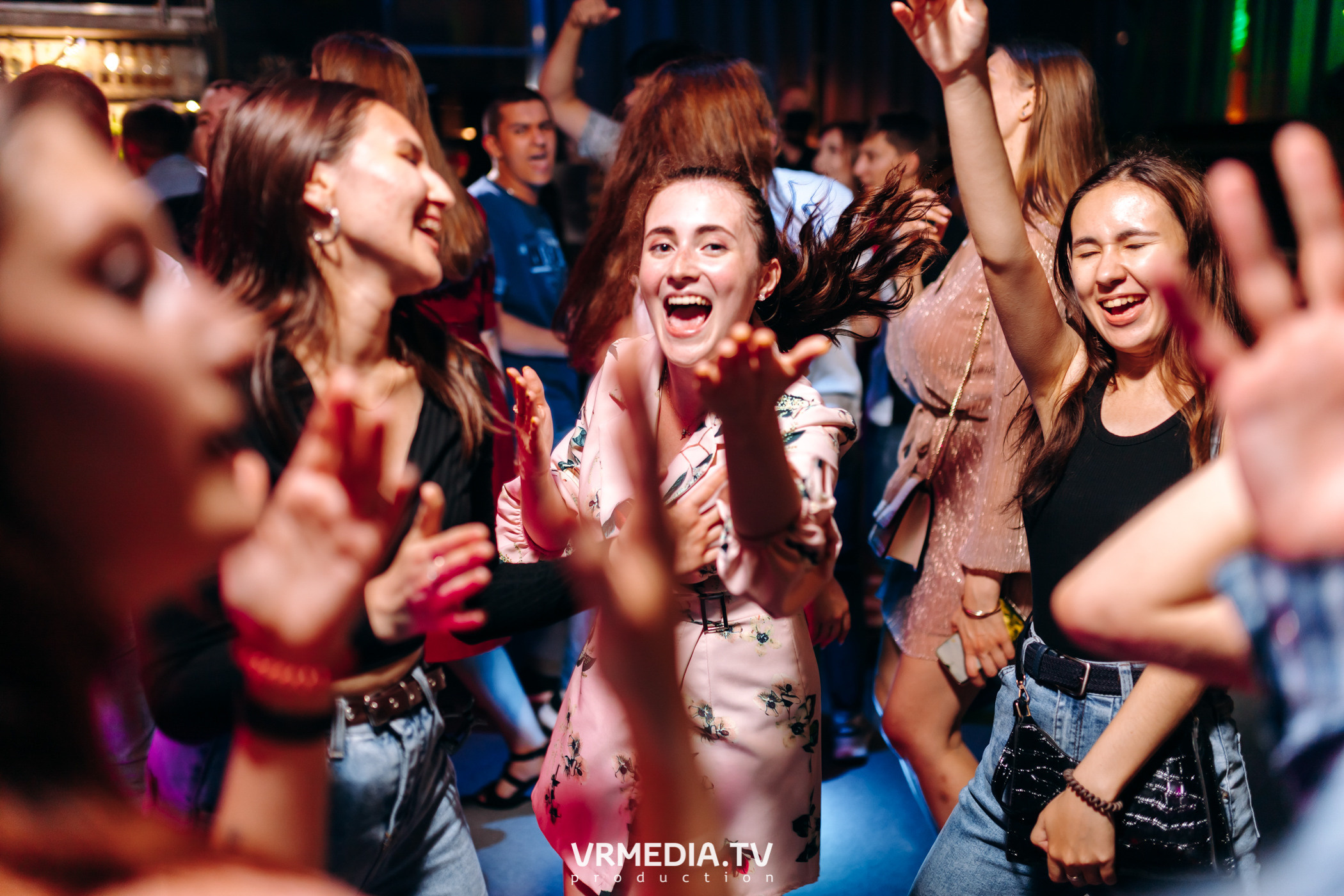 Выходные в баре «DOSKI»